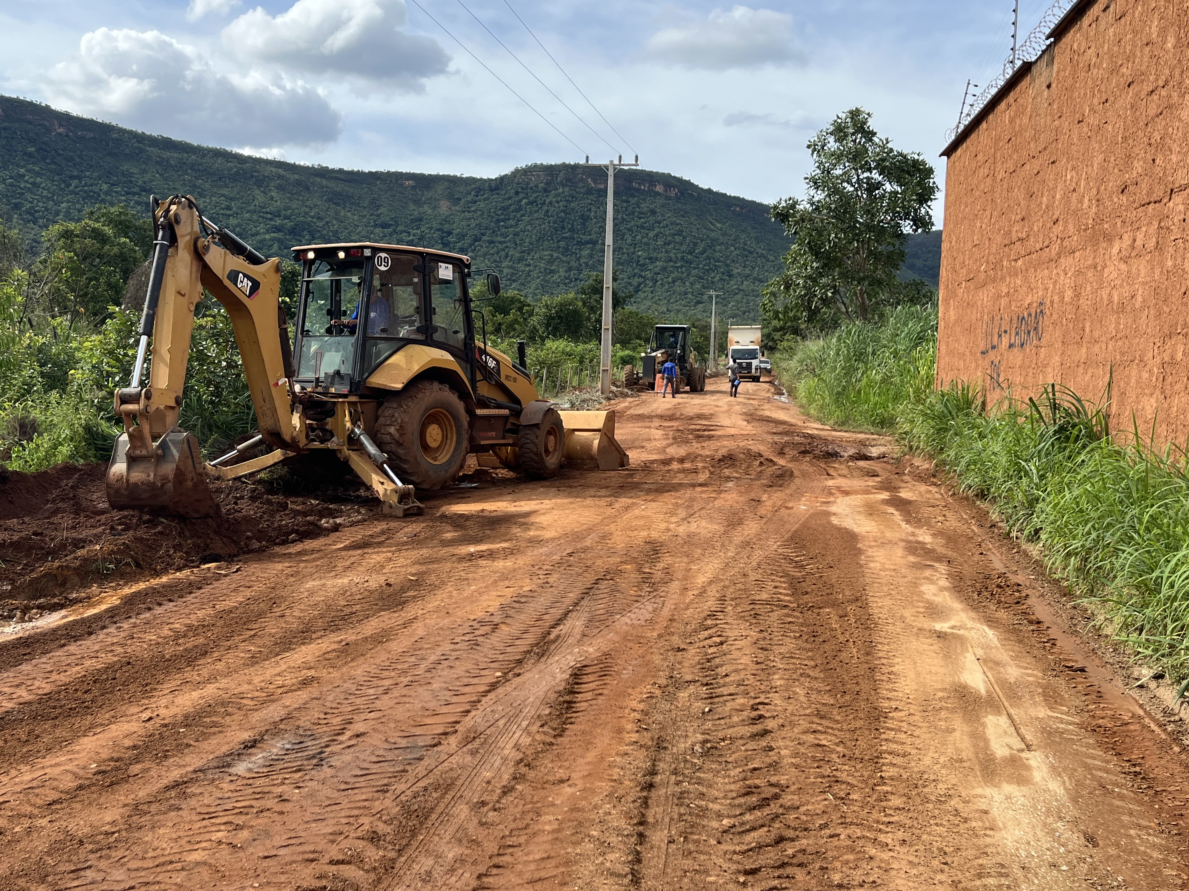 Prefeitura de Palmas intensifica serviços de manutenção de vias em Taquaruçu Grande e setores da cidade
