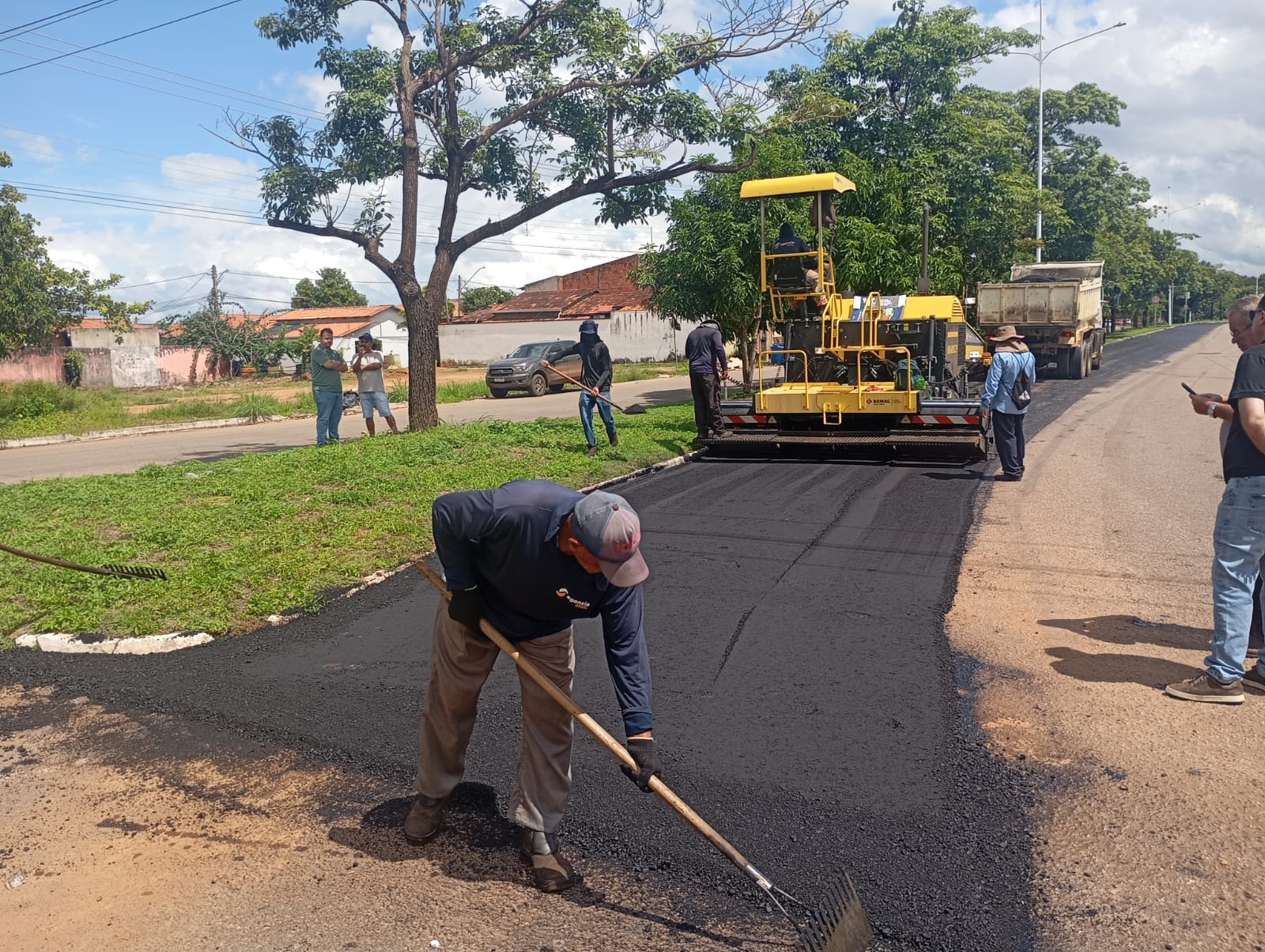 Prefeitura de Palmas inicia recapeamento em trechos das avenidas NS-04 e NS-05