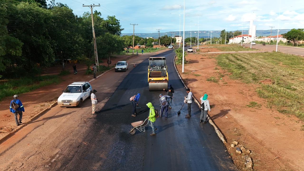 Prefeitura de Palmas mantém serviços de recapeamento asfáltico mesmo com período de chuvas intensas