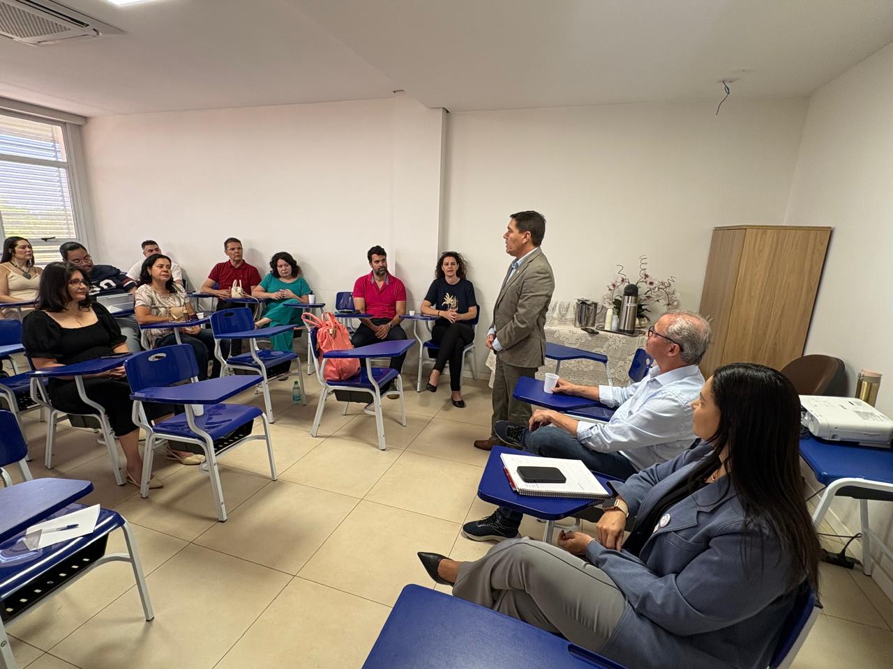 Doutorandos do curso de Governança e Transformação Digital da UFT conhecem gestão da educação de Palmas