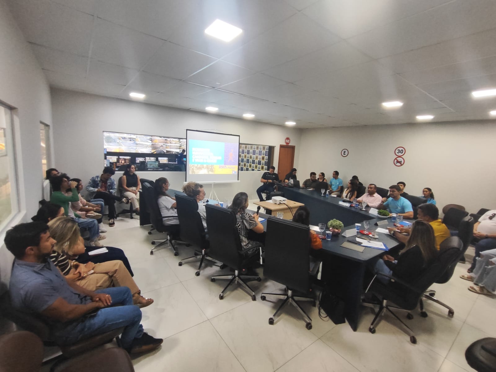 A atividade reuniu especialistas e representantes da sociedade civil para debater soluções de deslocamento na capital