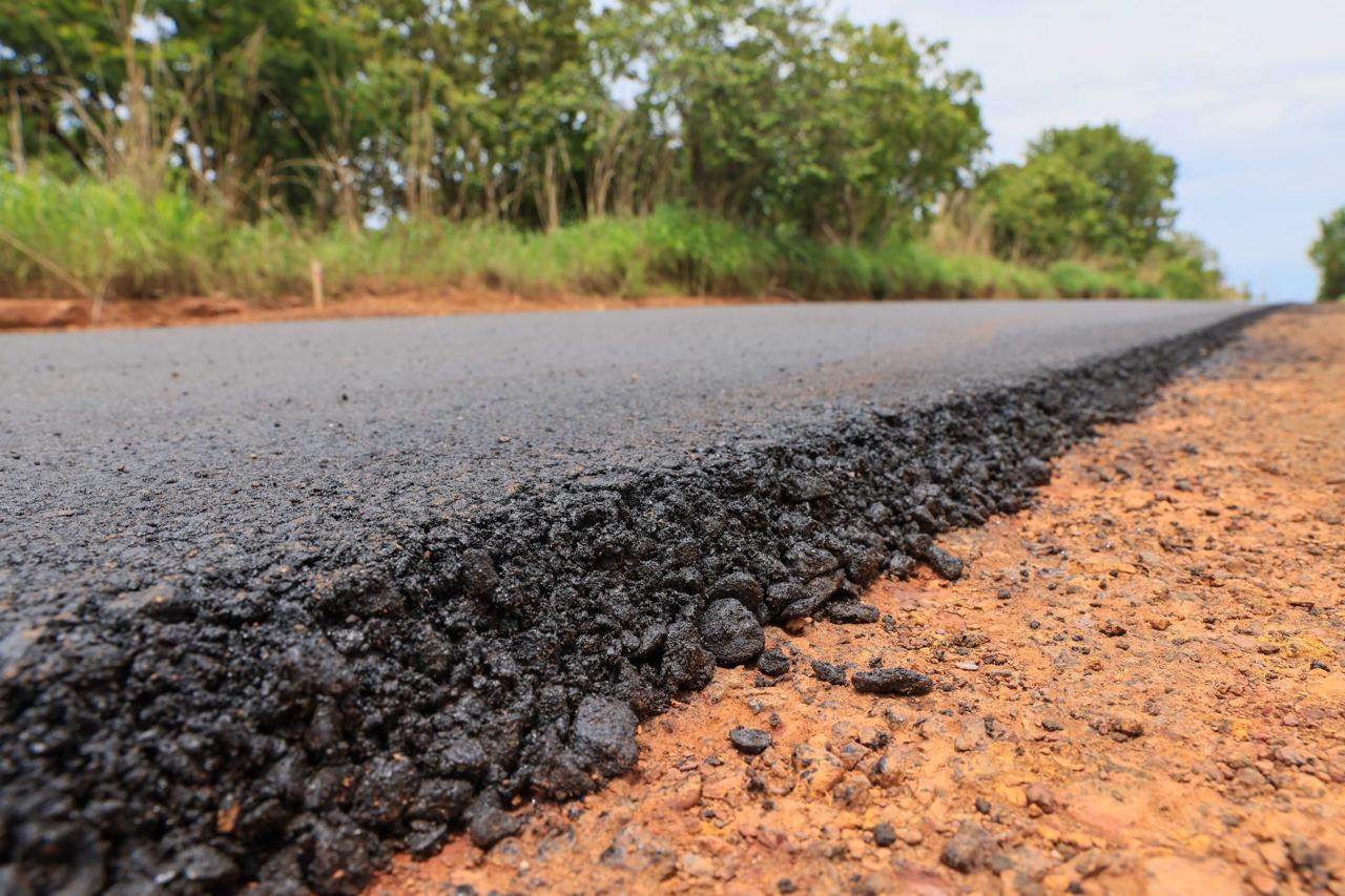Aplicação de pavimento em CBUQ, reconhecido pela alta resistência ao tráfego pesado