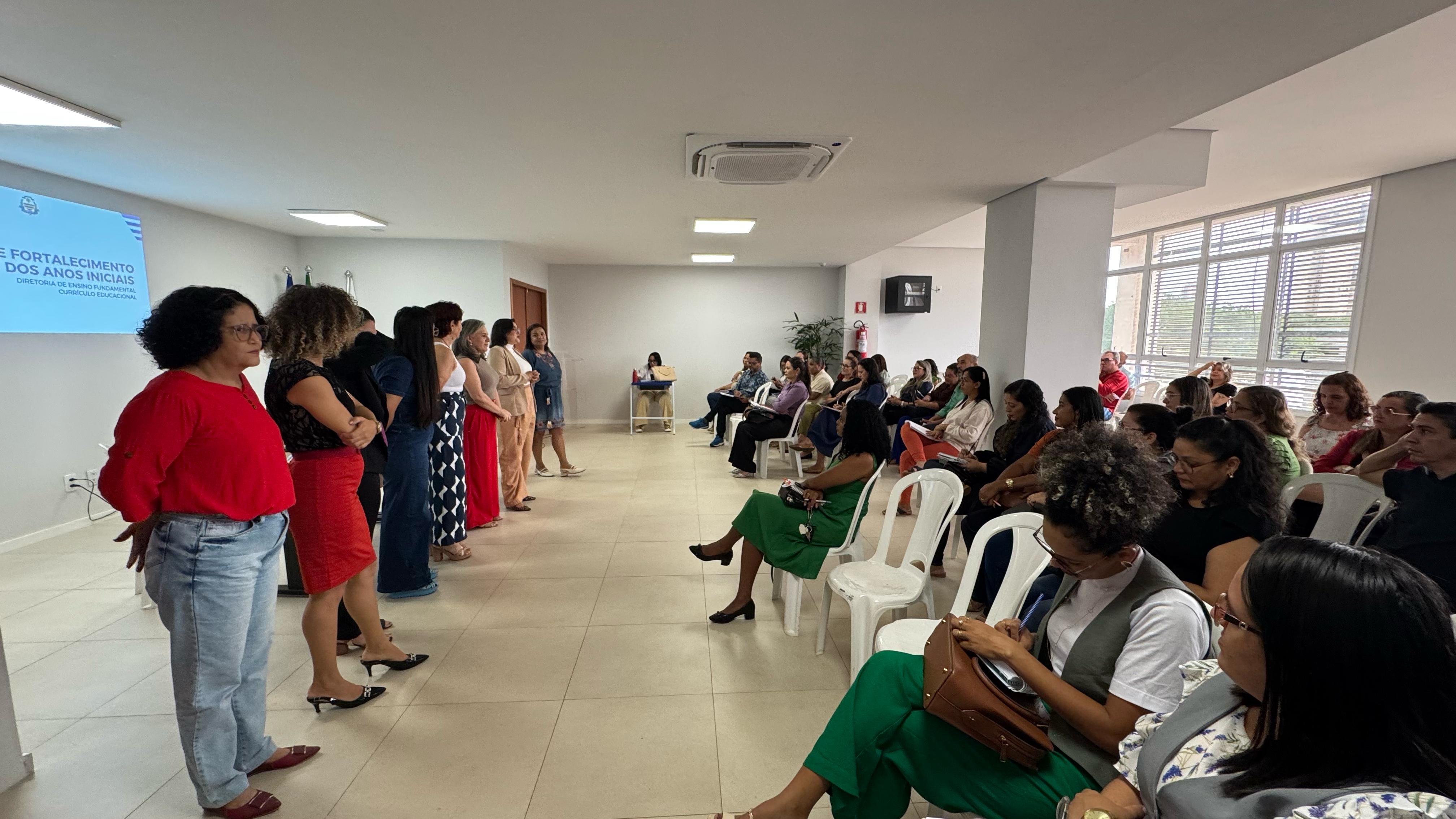 Educação promove formações voltadas aos técnicos que compõem o quadro de profissionais da educação