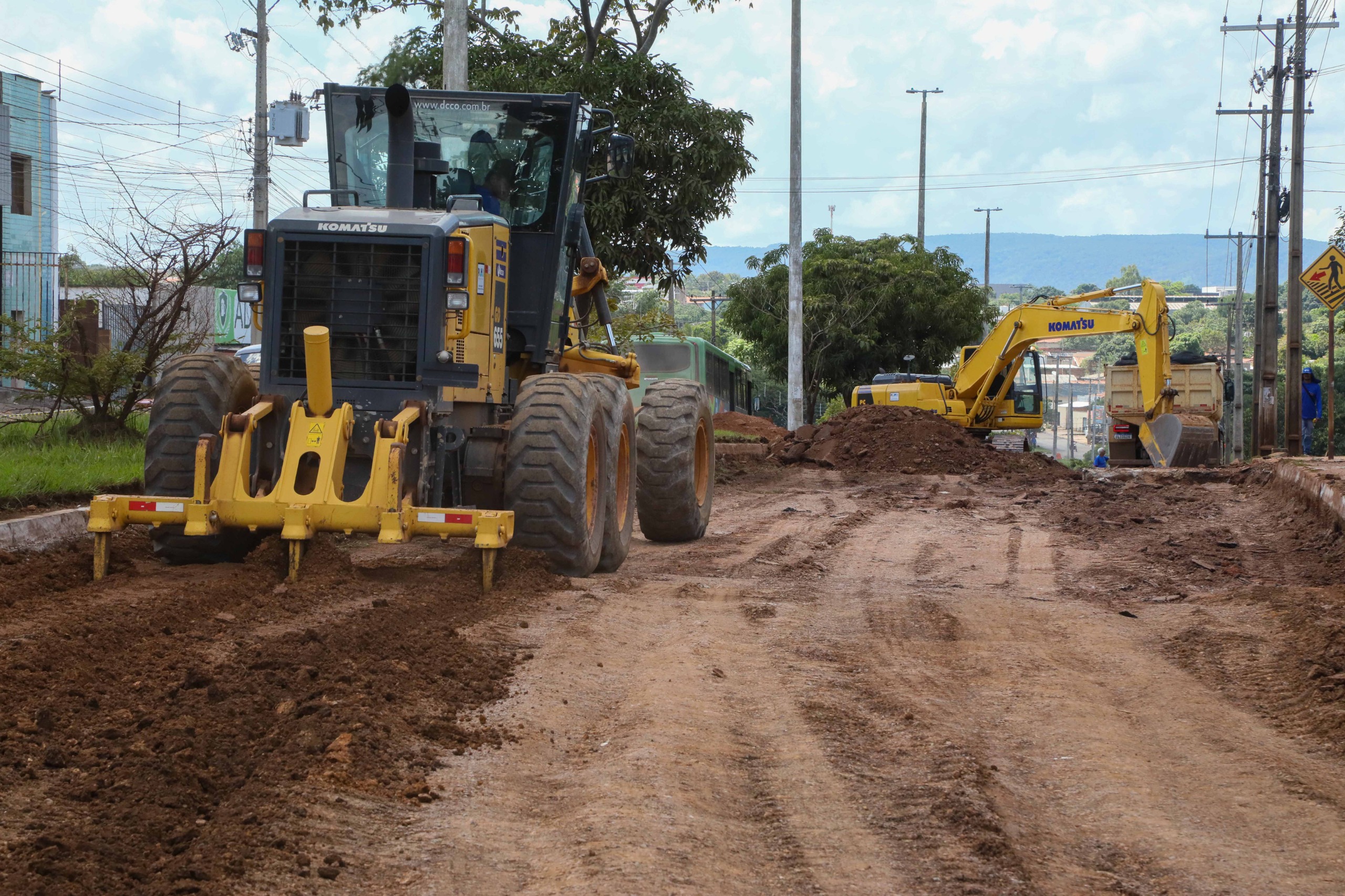 Avenida comercial do Jardim Aureny III passa por revitalização na base asfáltica
