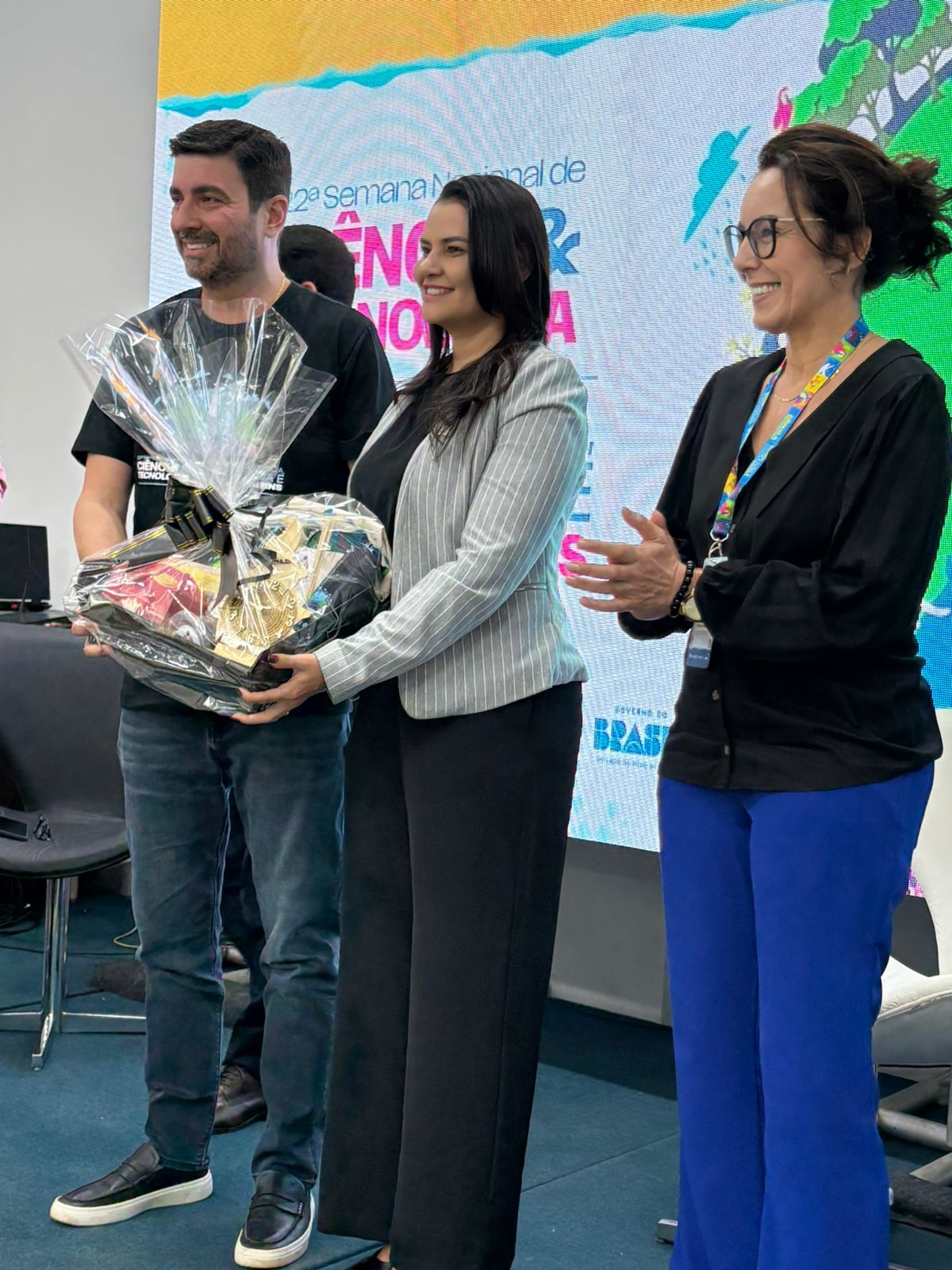 Reitor da Unitins, Augusto de Rezende Campo, agradeceu a secretária pelas contribuições durante o debate