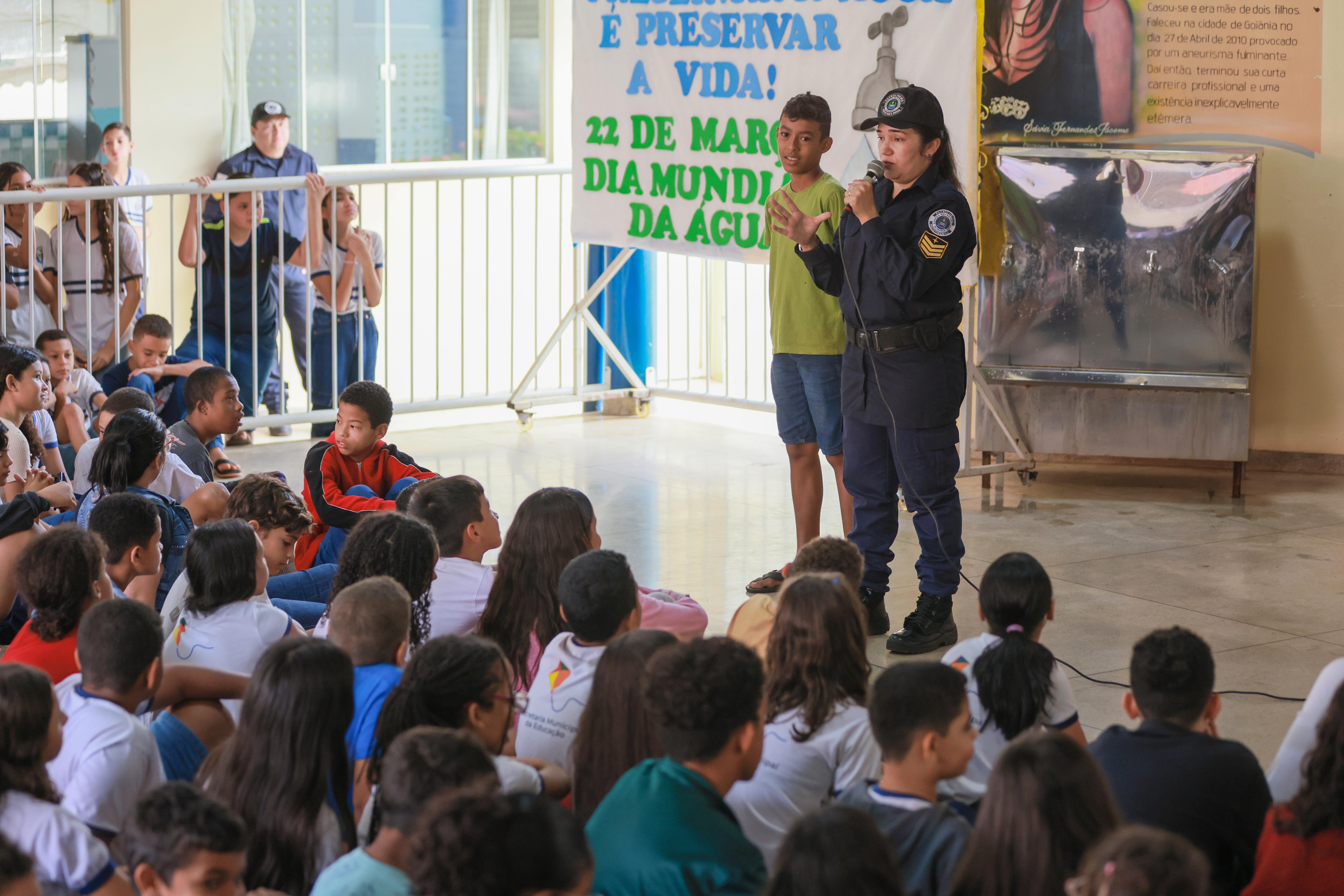 Mais de 300 alunos assistem palestra do Programa Guardião Escolar
