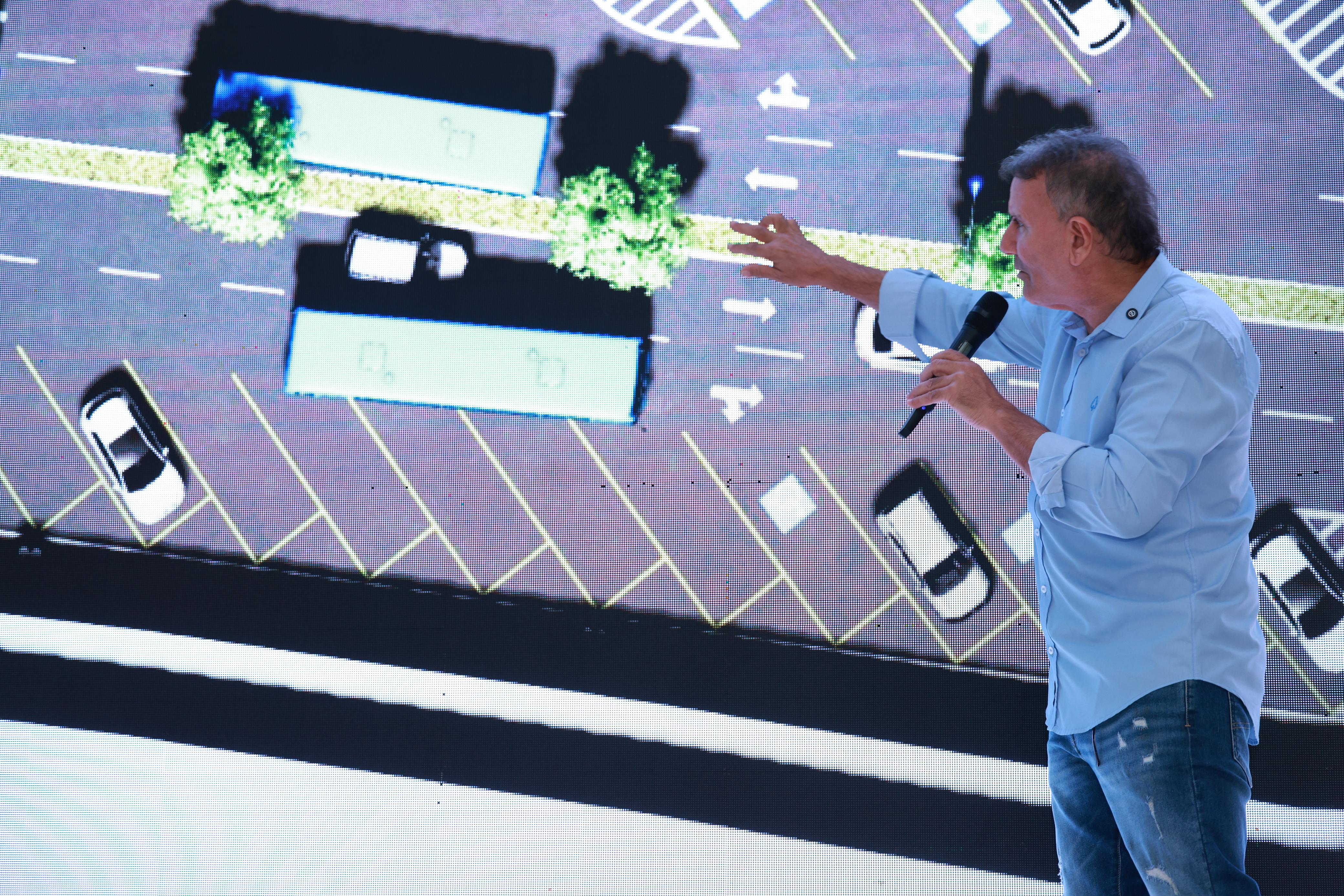 Prefeito Eduardo Siqueira Campos apresentou o projeto nesta terça-feira, 24, em encontro com comerciantes e populares