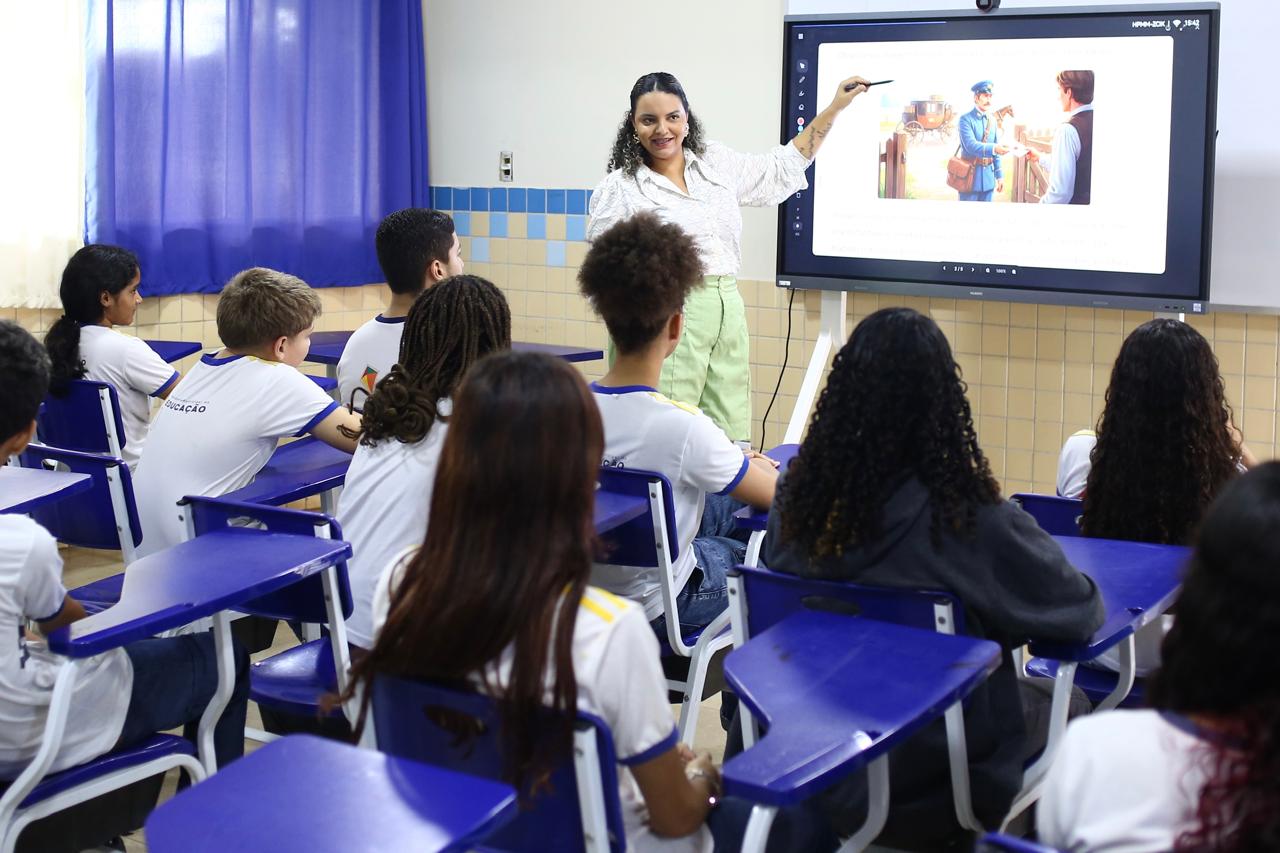 Escola municipal de Palmas inova com telas interativas e plataforma com inteligência artificial