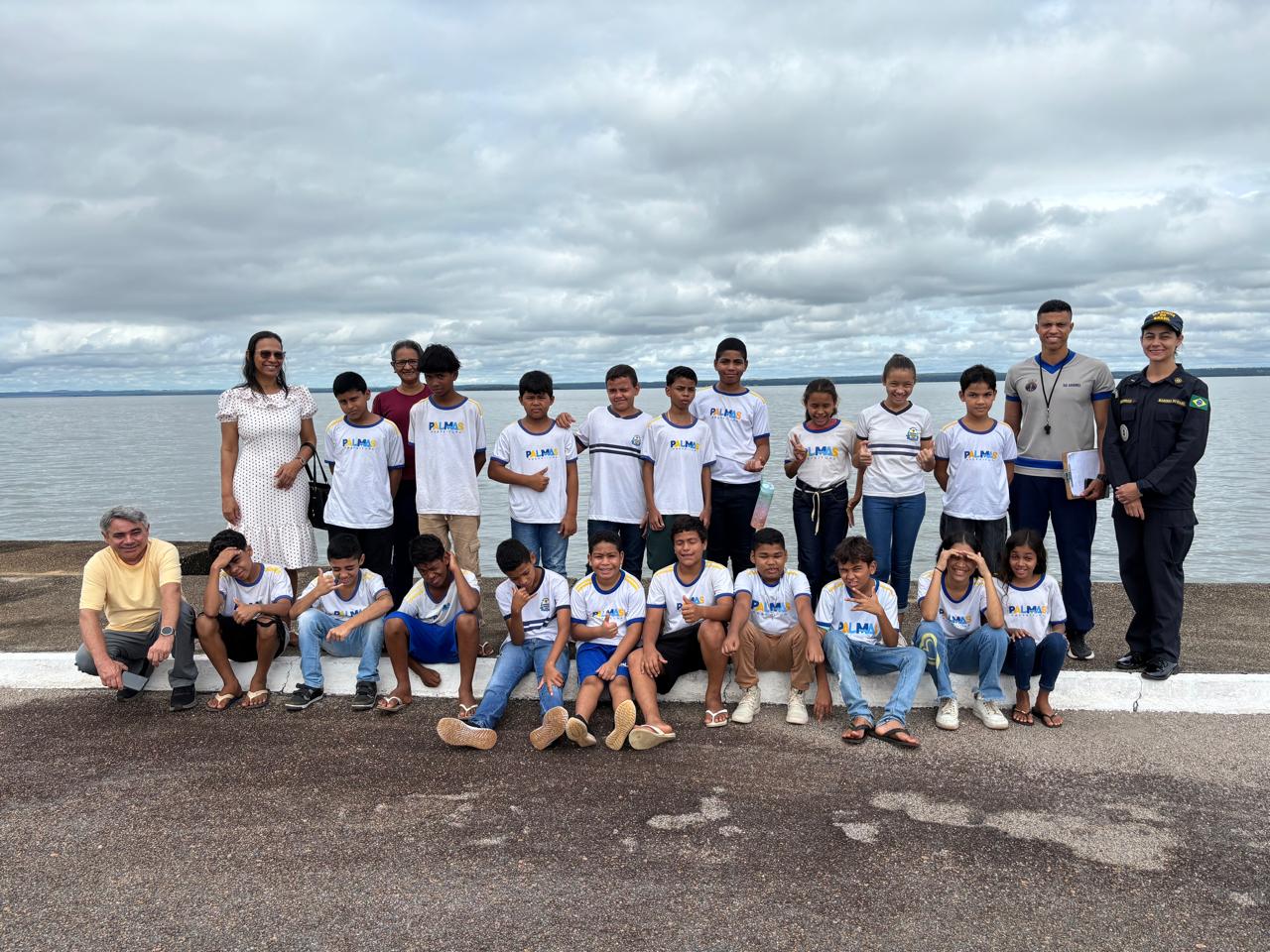 Estudantes da Escola Antônio Carlos Jobim de Palmas participam de atividades esportivas e educativas na Capitania Fluvial