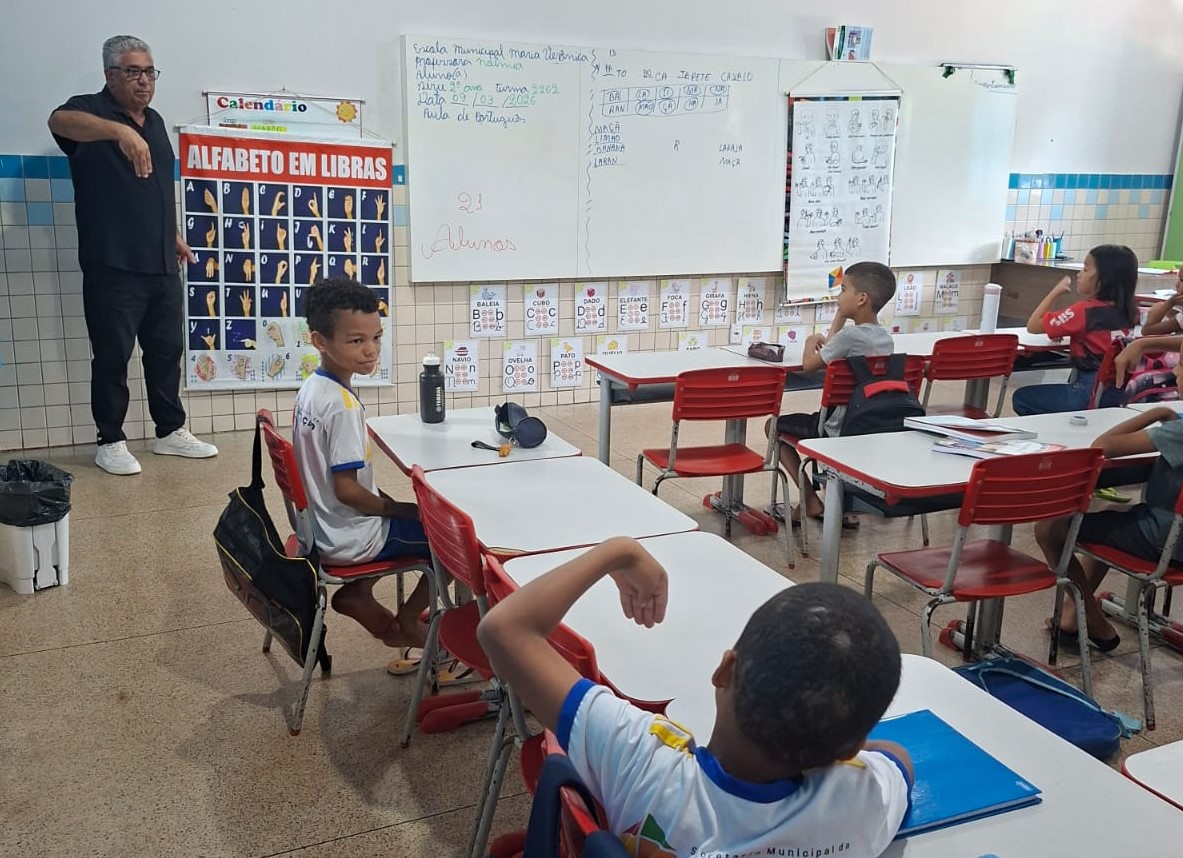 Projeto une Libras e matemática e amplia aprendizagem em escola de Palmas