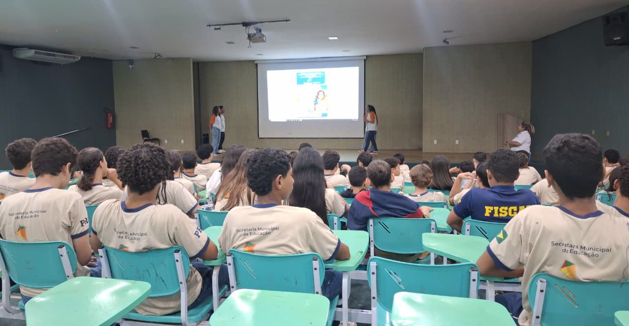 Jovens palestrantes deram exemplos do que vivenciam na aprendizagem profissional - Foto:  Divulgação