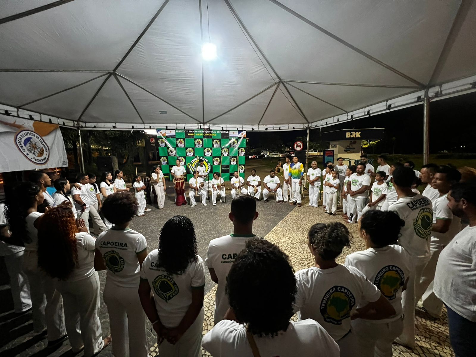 Com apoio da Prefeitura de Palmas, evento “Elas na Capoeira” reuniu mulheres capoeiristas na Praia da Graciosa