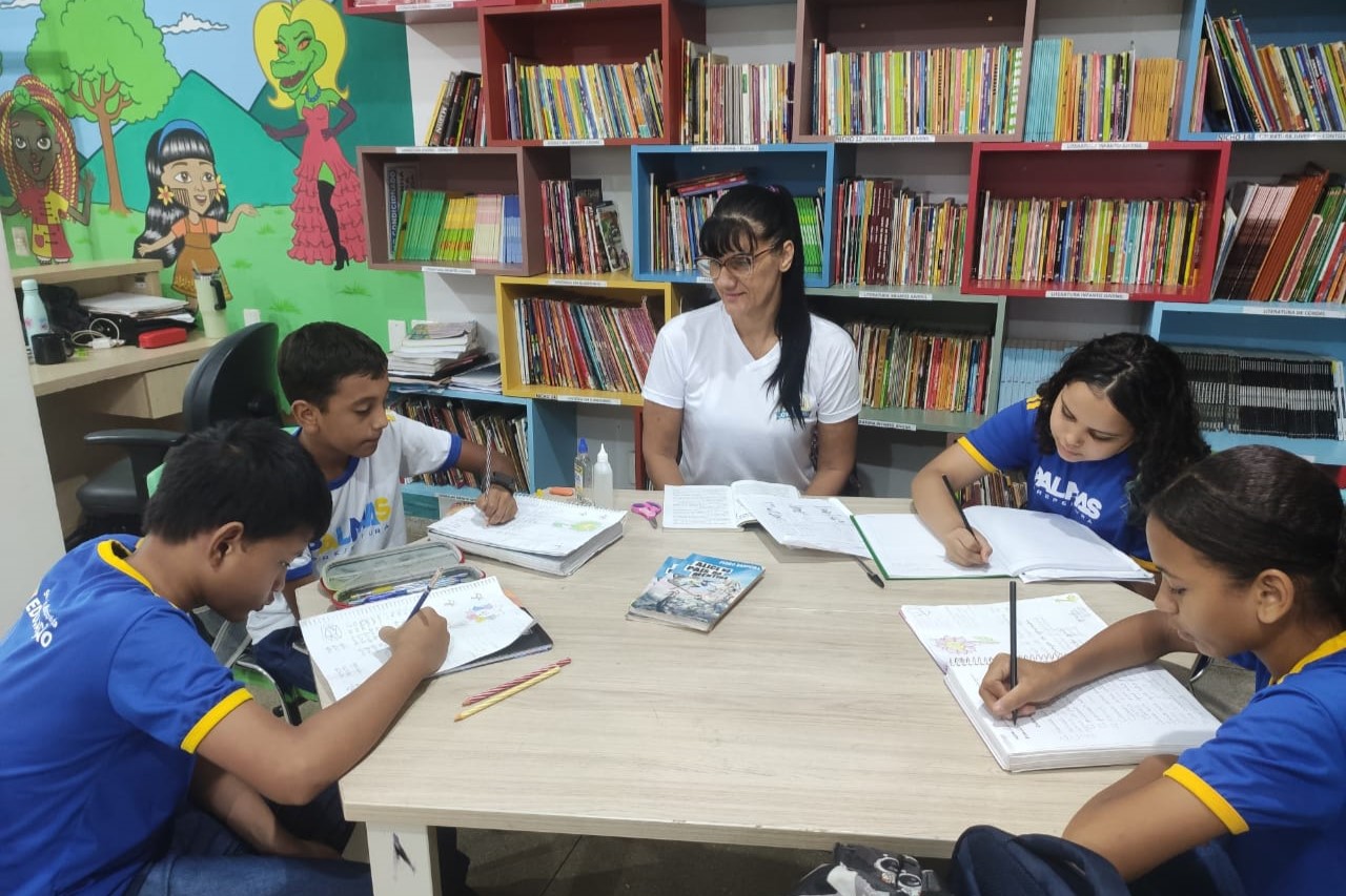 Escola Municipal Jorge Amado promove projeto de reforço escolar 'Eu também posso'
