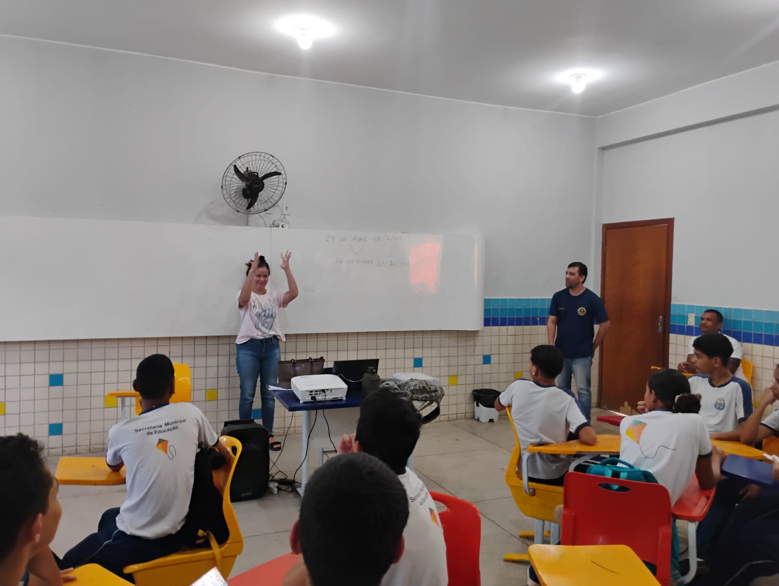 Roda de conversa celebra o Dia Nacional da Libras  na ETI Almirante Tamandaré