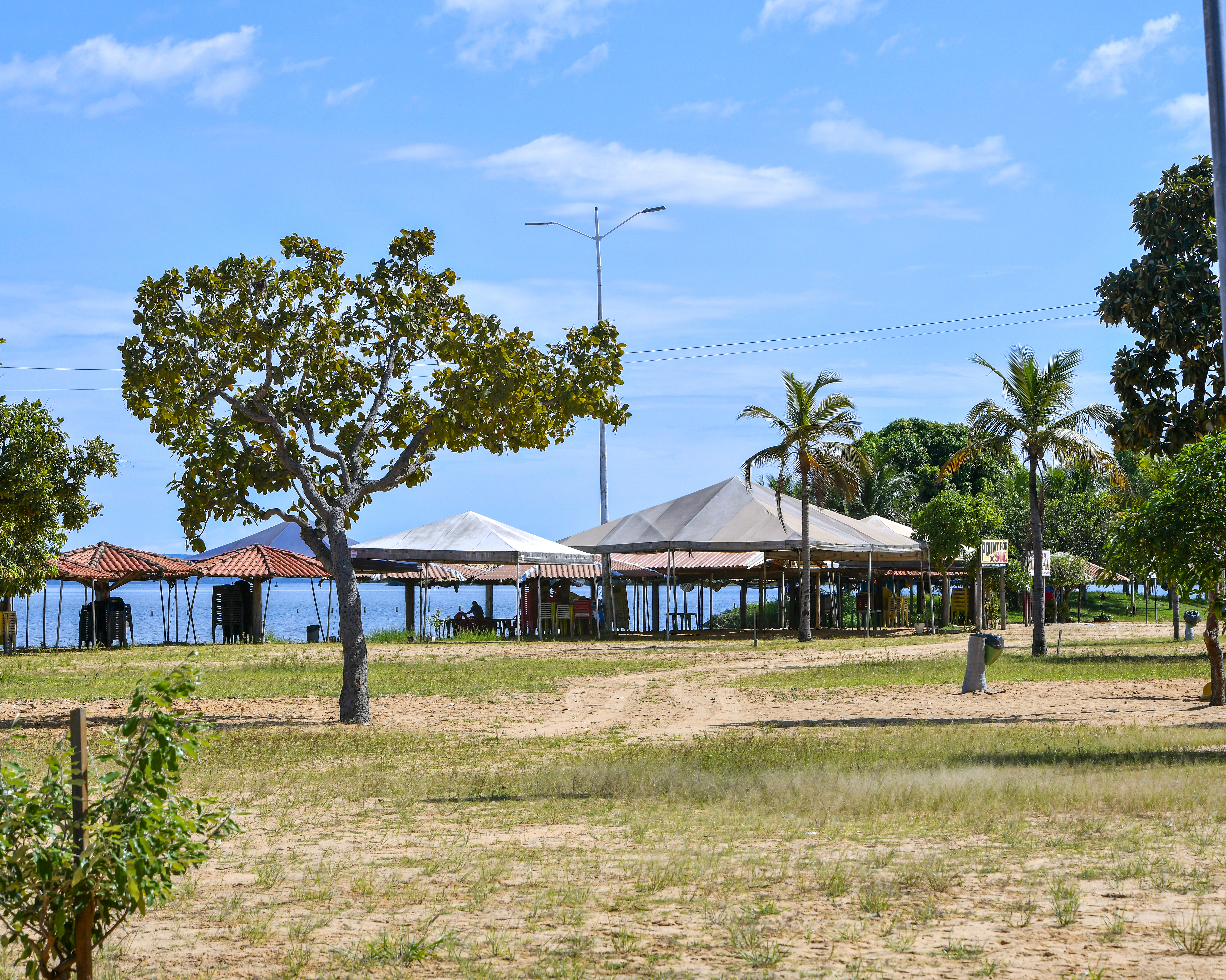 Prefeitura de Palmas articula parceria com empresários e universidade para fortalecer turismo e economia na Praia das Arnos