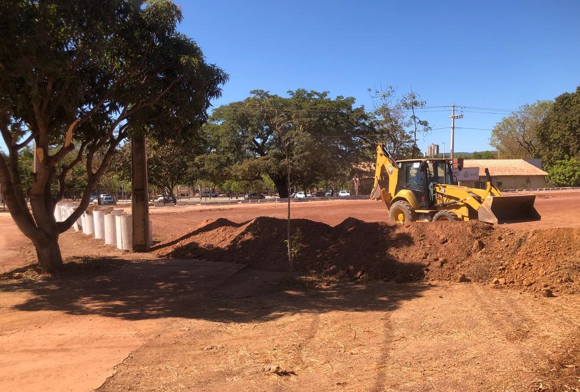 Fechamento da Avenida LO-11 para obras do novo circuito no perímetro externo do Parque Cesamar