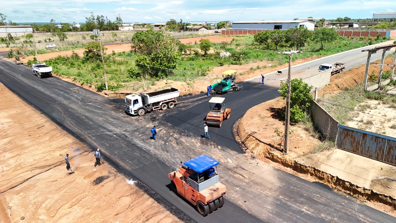Prefeitura de Palmas pavimenta mais avenidas e reforça infraestrutura do Distrito Industrial de Taquaralto