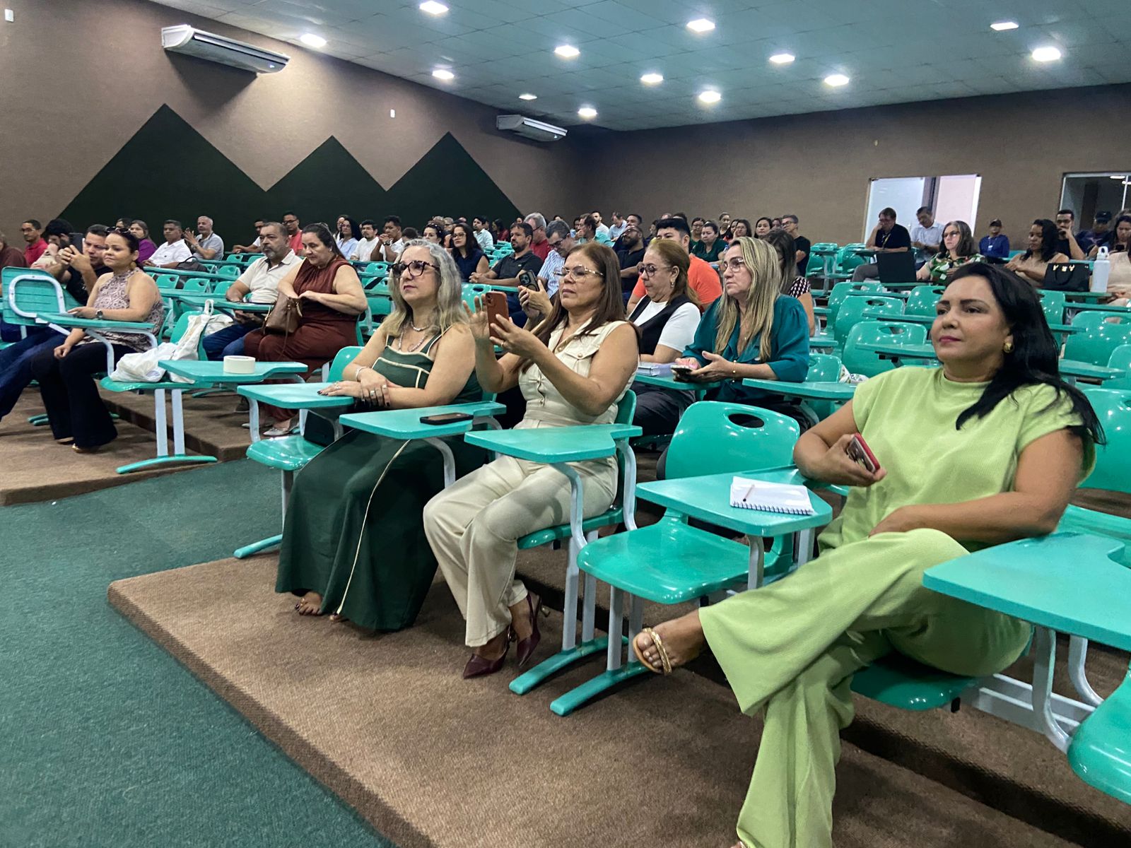 ETI Fidêncio Bogo sedia terceiro encontro de formação do programa Escola da Terra