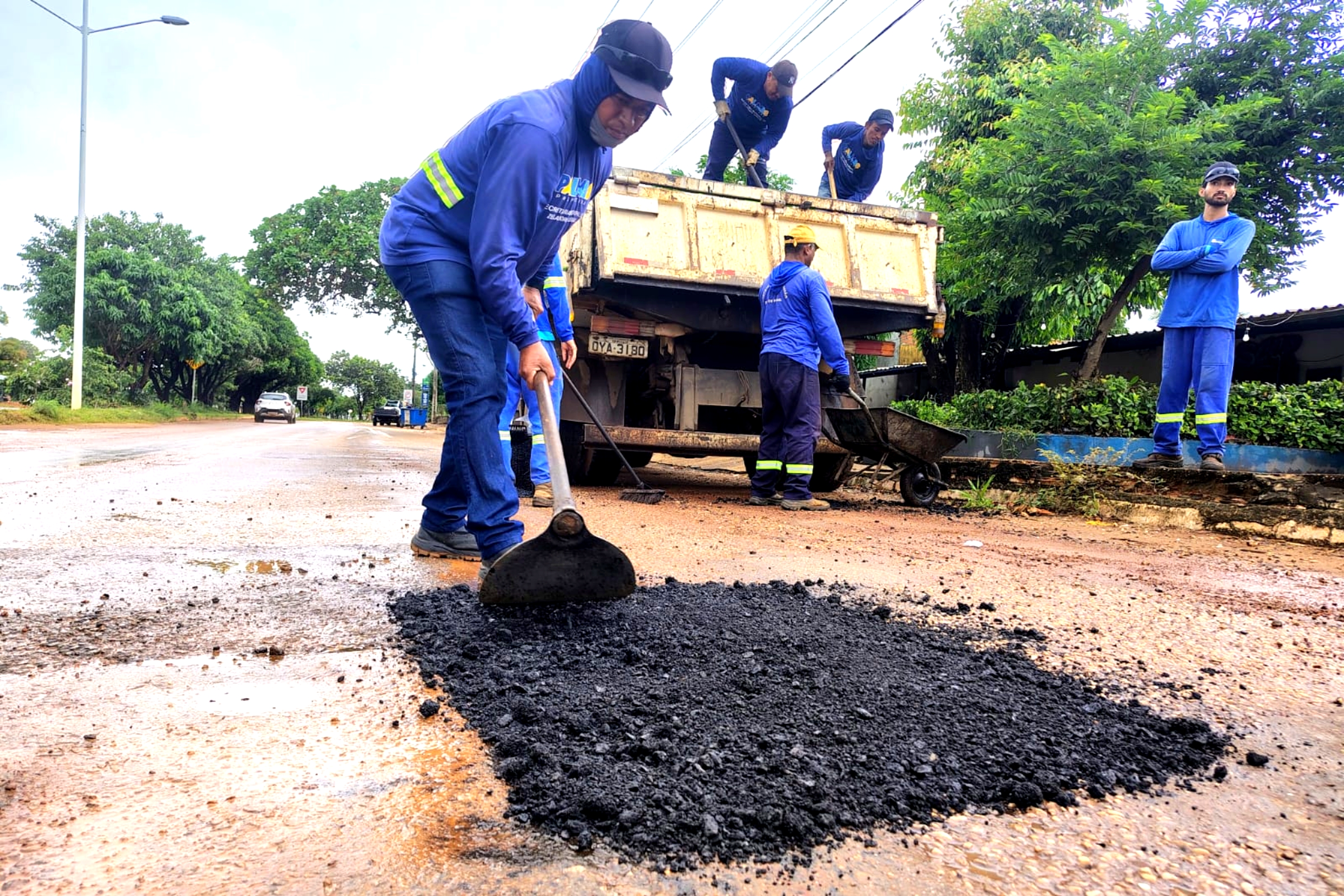 Manutenção viária atende as Quadras Arse 21, Arne 13 e Avenidas LO-23, NS-04 e NS-01