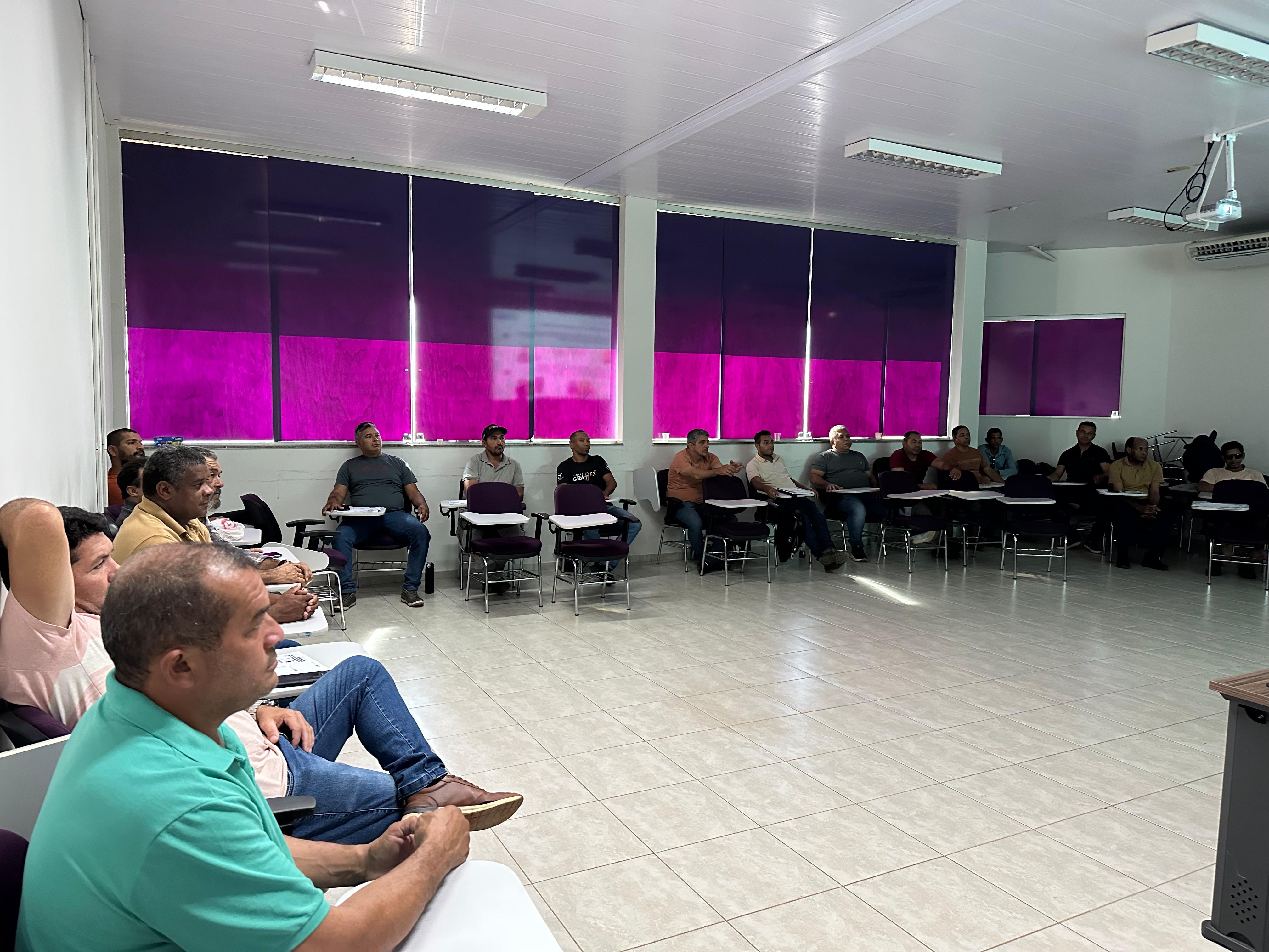 Todos os servidores que atuam em serviços da iluminação pública de Palmas participam do treinamento