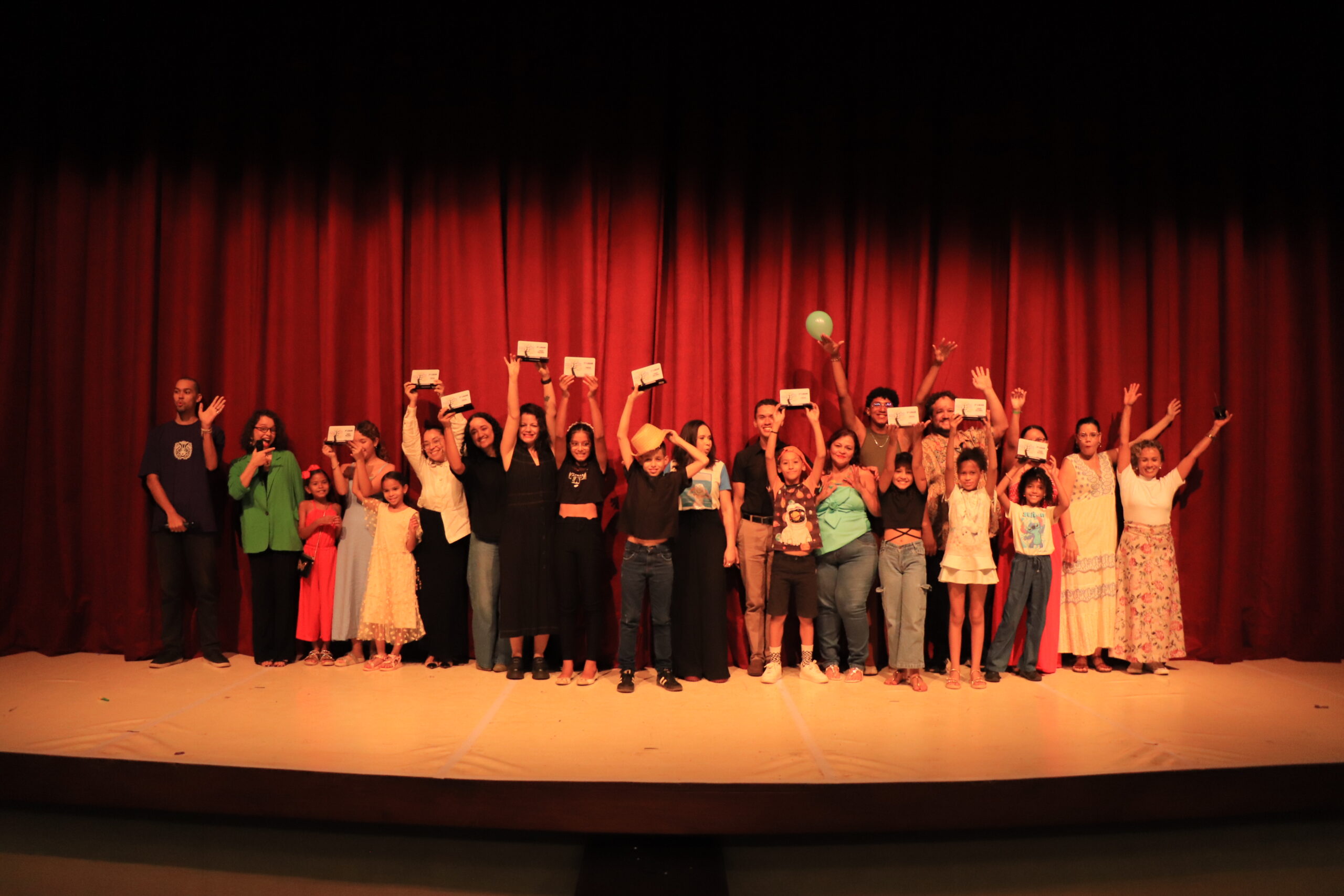 Alunos da rede municipal de ensino se destacam no Festival de Causos e Poesia Declamada do Sesc Tocantins