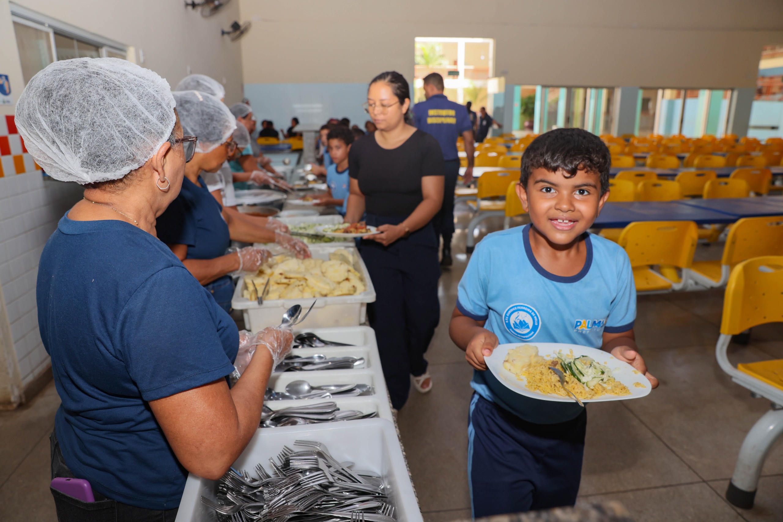Com a varieade de alimentos, os alunos estão se alimentado melhor, evitando desperdício - Francisco Barros