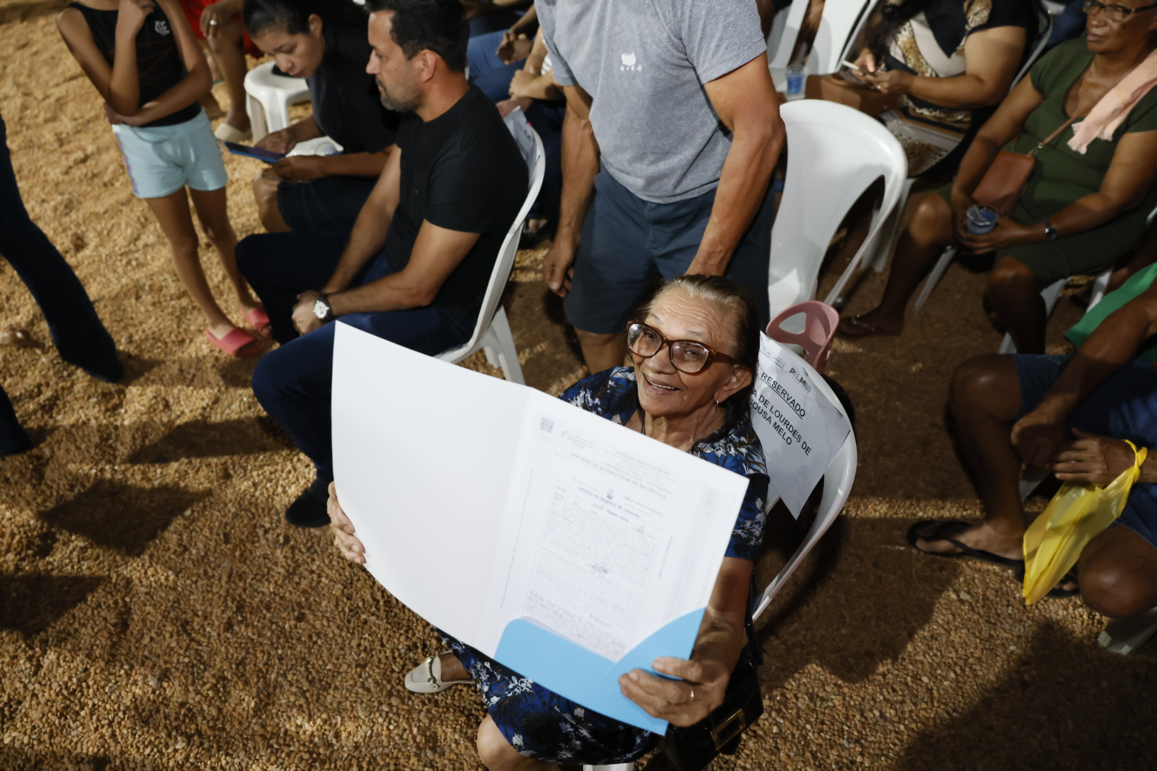 Prefeito Eduardo Siqueira Campos entrega títulos de propriedade para moradores do Lago Norte
