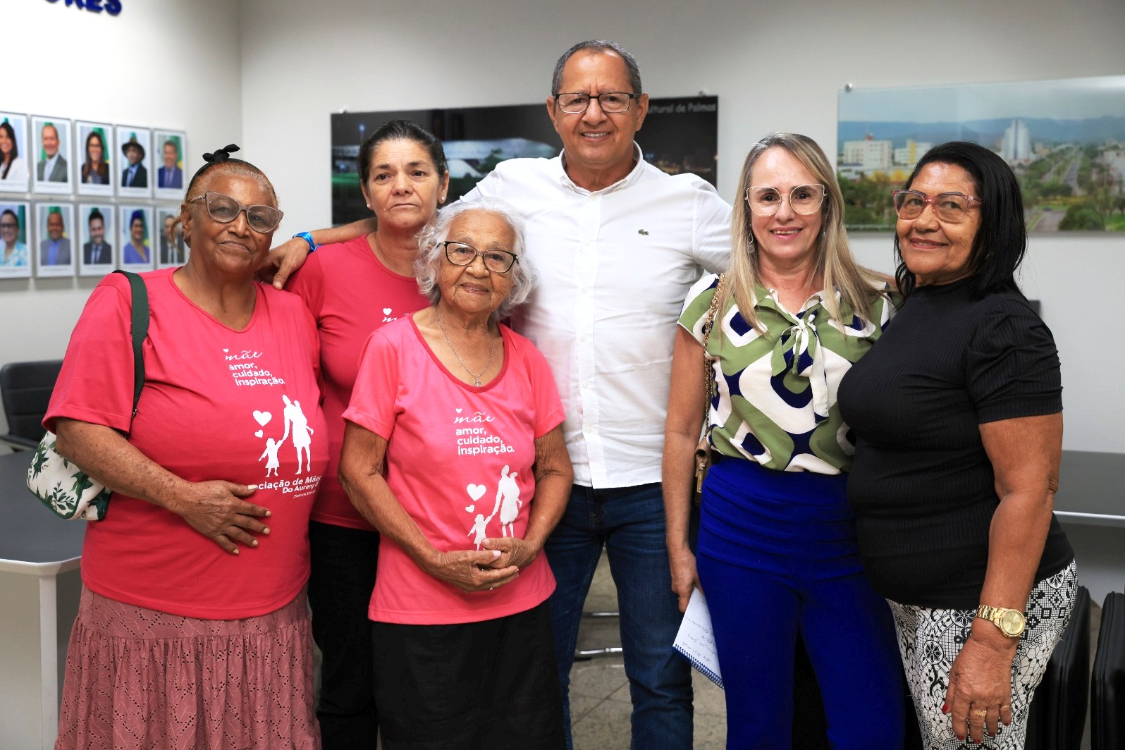 Diretoria da Associação das Mães do Aureny III foi recebida por Sérgio Soró em seu gabinete, na terça-feira, 13
