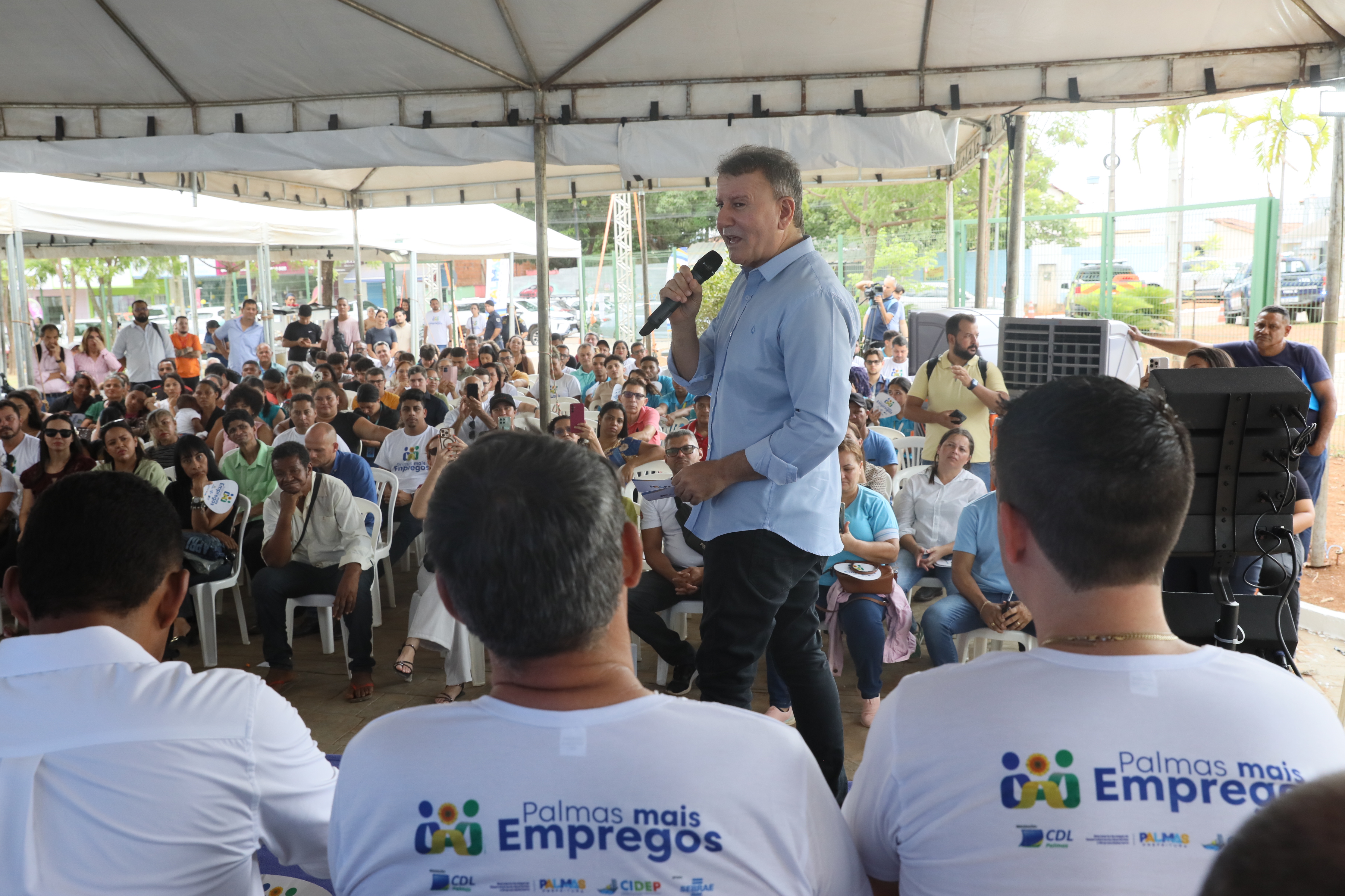 O prefeito de Palmas, Eduardo Siqueira Campos, acompanhou a ação e destacou a importância do mutirão