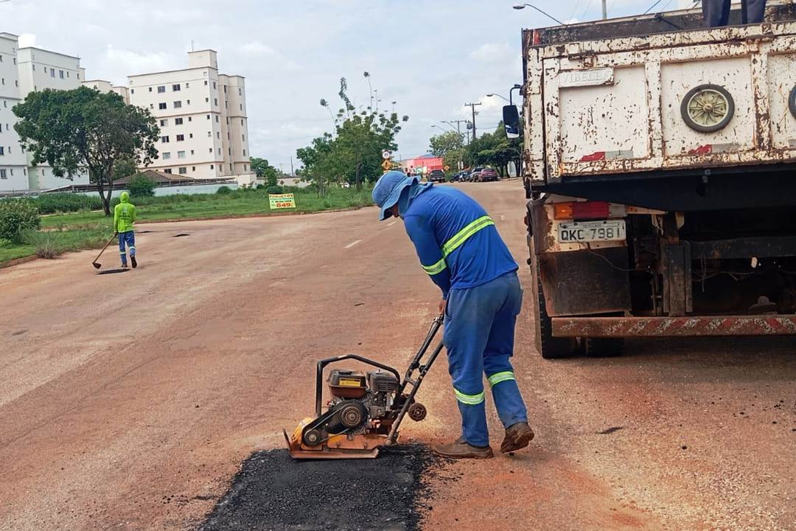 Avenidas da região norte da Capital recebem serviços da Operação Tapa-Buracos