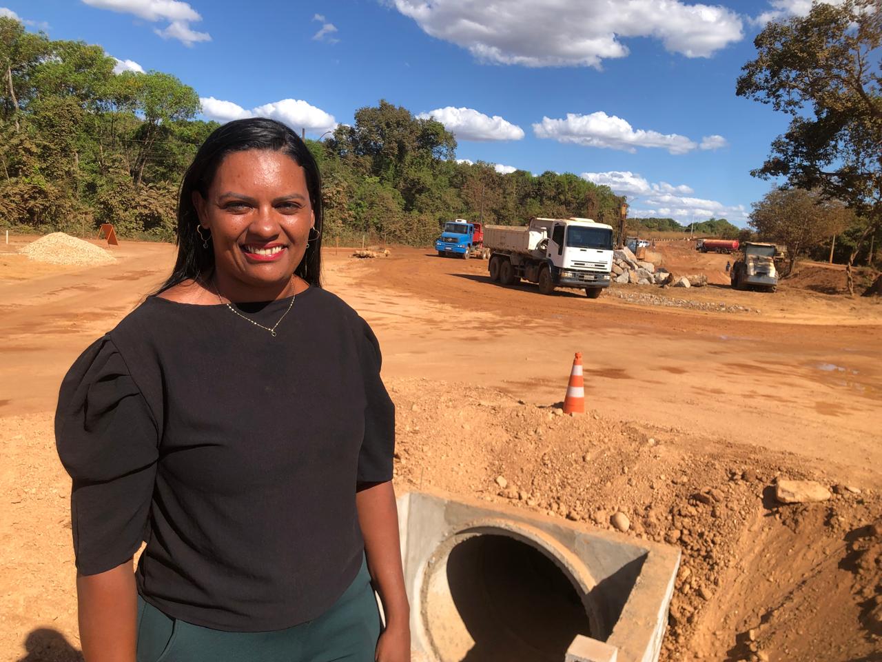 Janaína Leal passa pelas obras do novo acesso à região Norte todos os dias e já vê os benefícios da requalificação