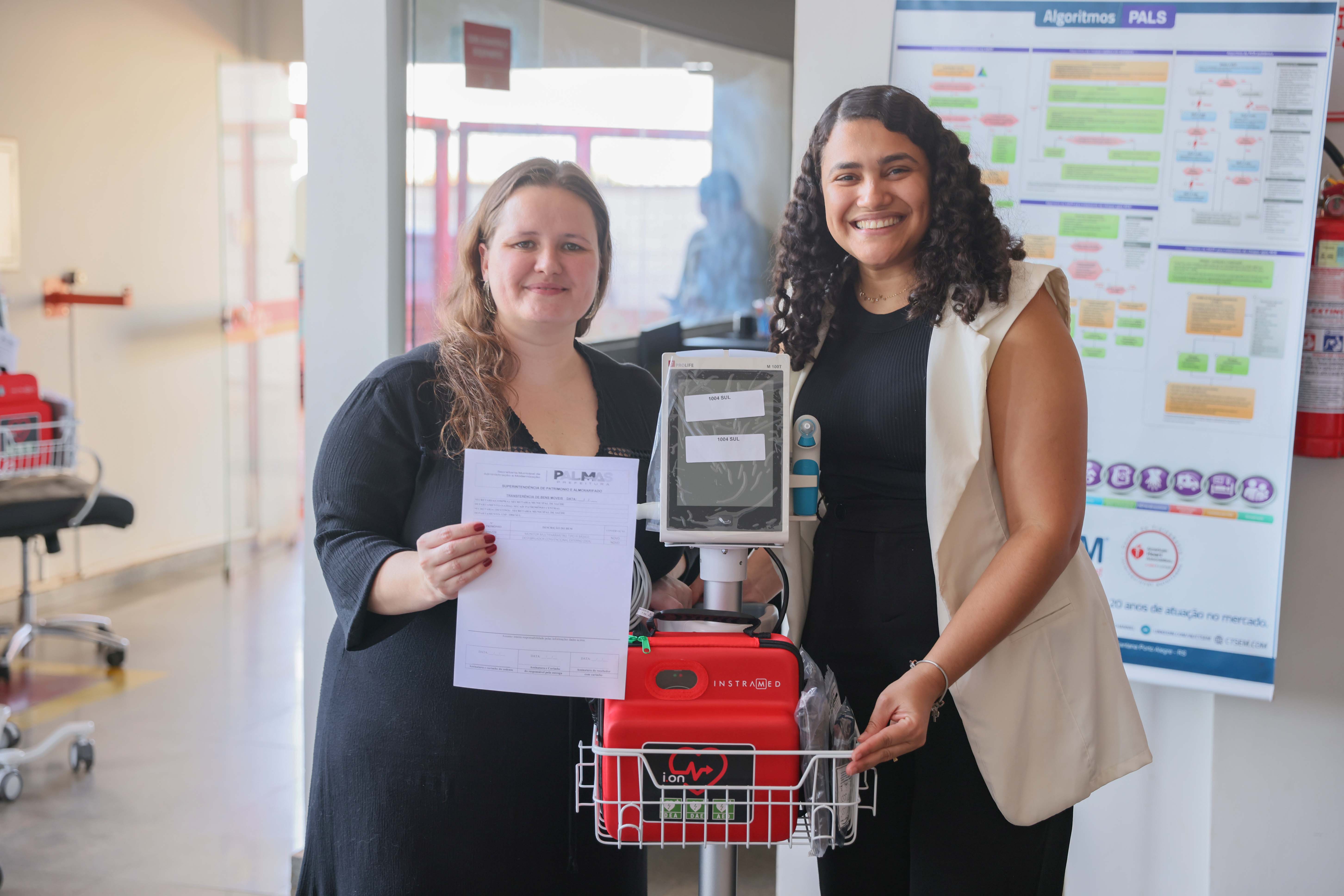 Para a secretária de saúde, Dhieine Caminski (à esq), e a diretora de Atenção Básica, Luma Melo, os novos equipamentos são um grande qualificador de atendimento  