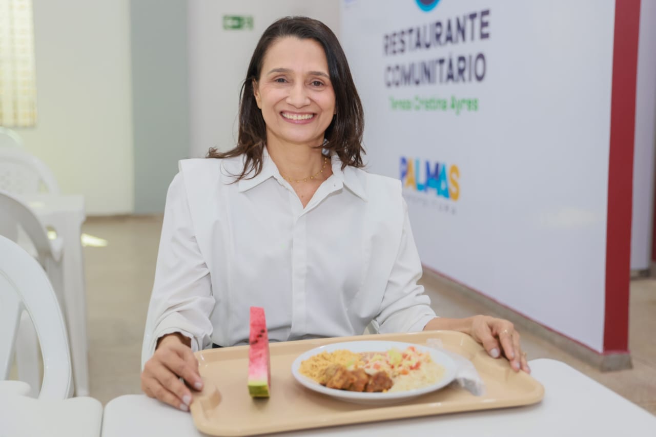 Secretária municipal de Ação Social, Polyanna Siqueira Campos, durante vistoria no Restaurante Comunitário da região norte