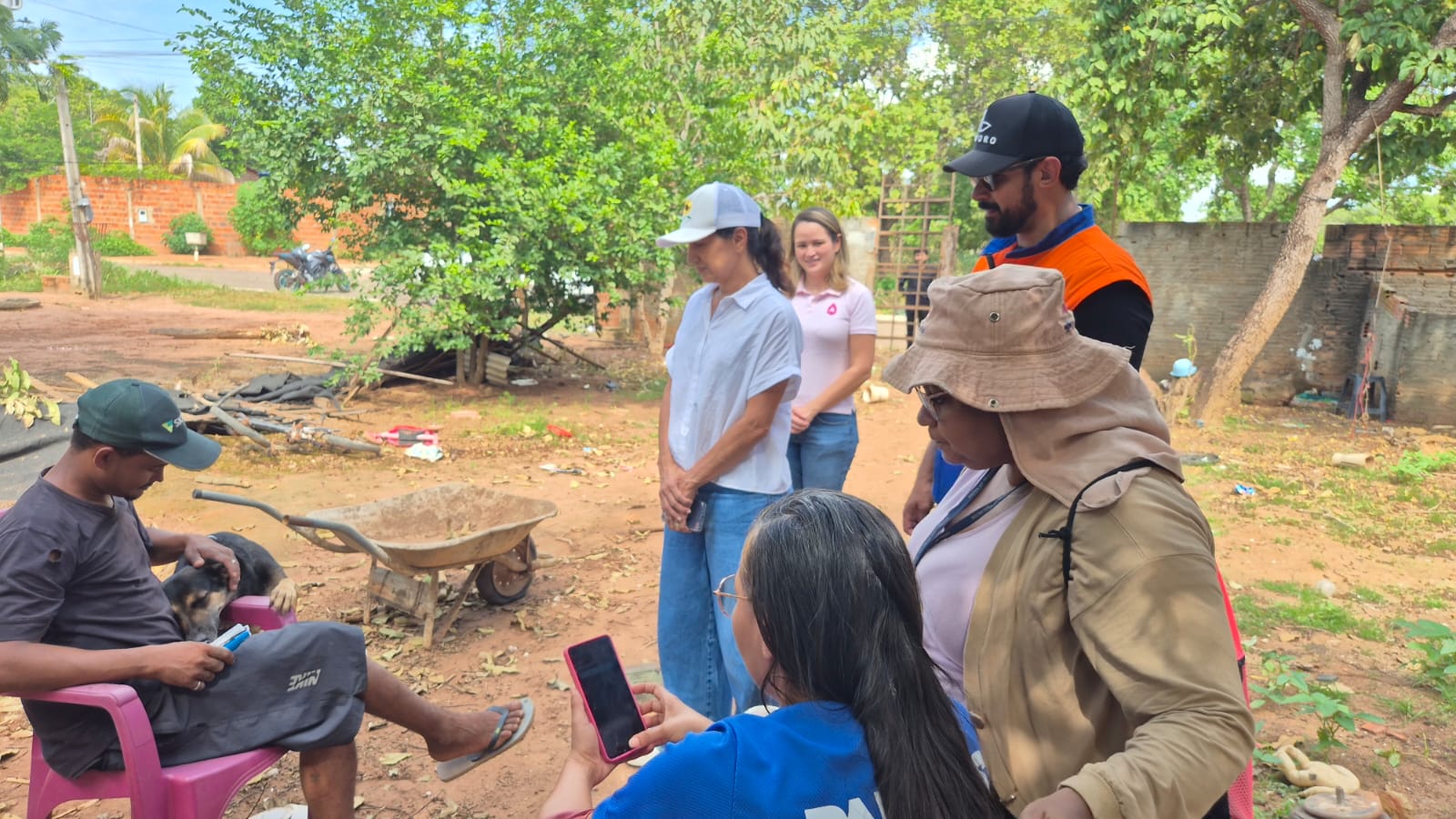 Prefeitura de Palmas oferece assistência veterinária a animais de atingidos por vendaval no Jardim Taquari