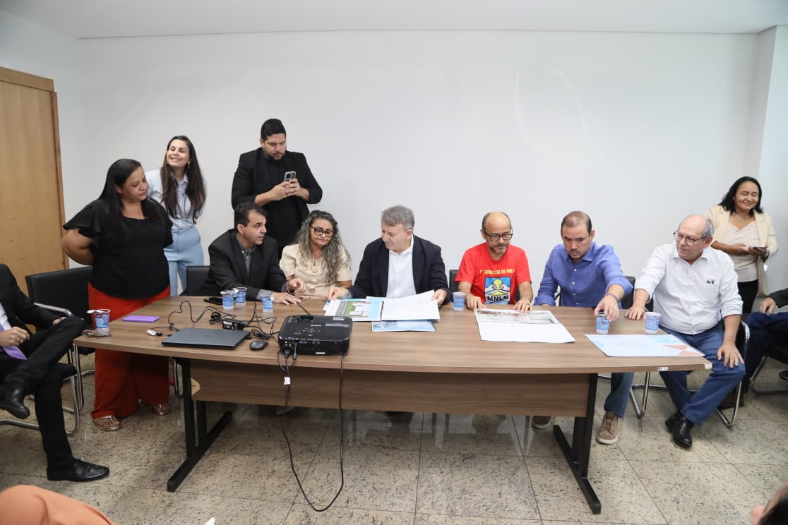 Prefeito Eduardo Siqueira Campos reforça compromisso com políticas sociais