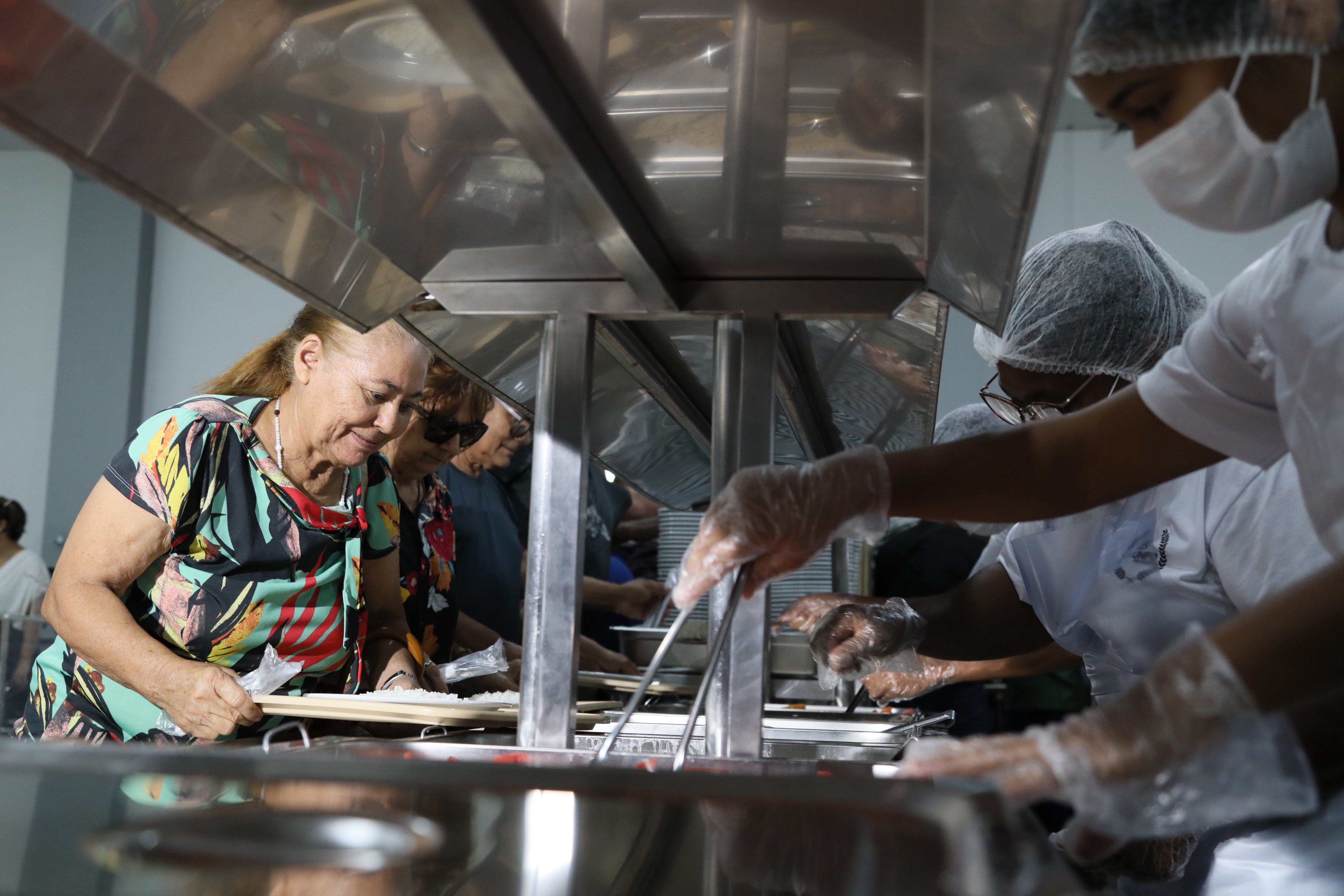 Refeições são servidas das 11 às 14 horas, de segunda a sexta-feira