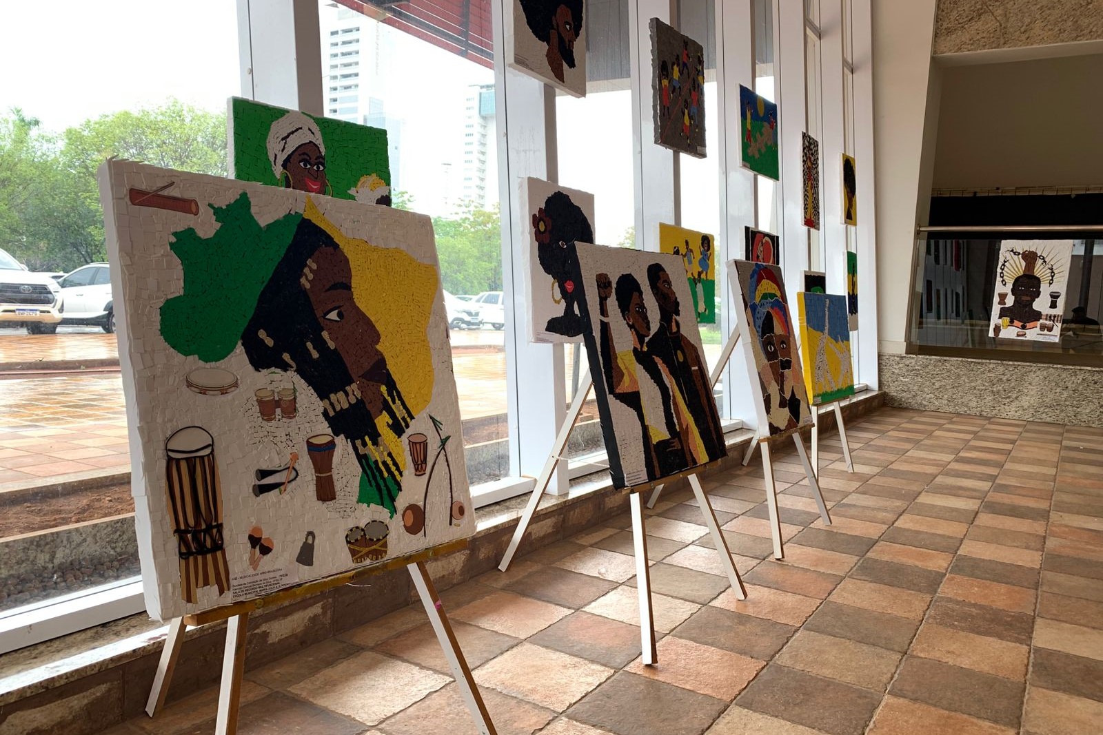 Mostra artística está aberta para o público no hall da Semed, localizado na Avenida Siqueira Campos