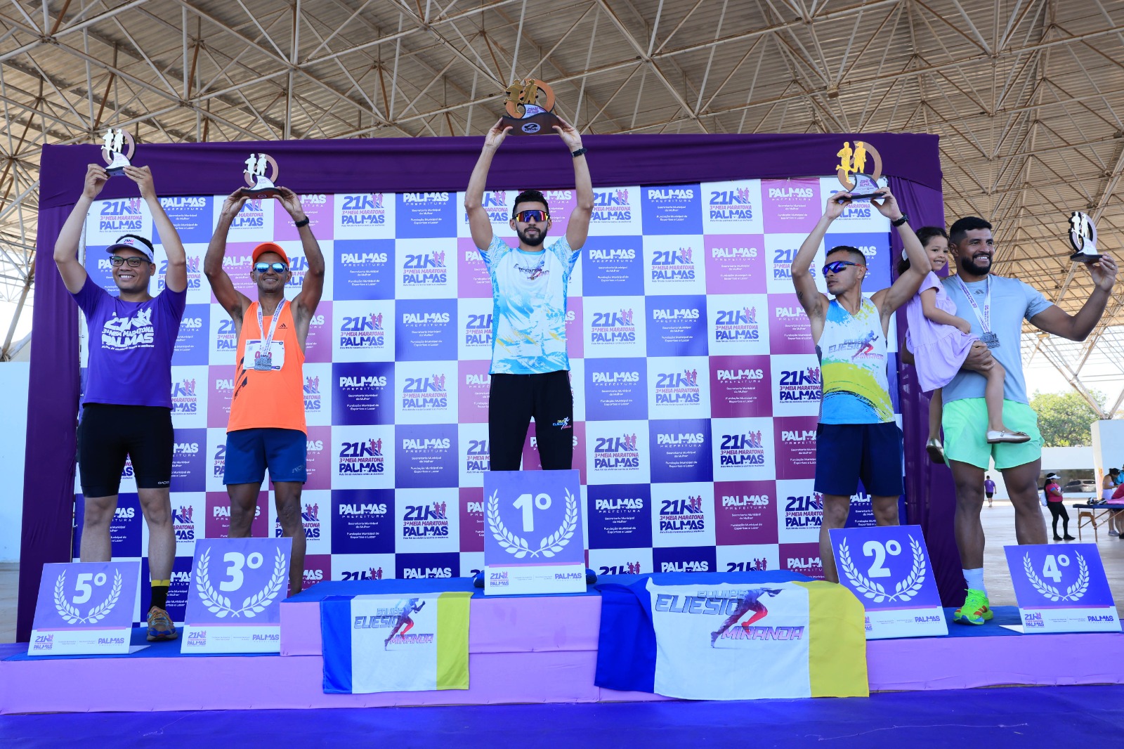 Meia -maratona de Palmas pelo fim da violência contras às mulheres foi disputada em três percursos, 5 KM, 10 KM e 21kKM