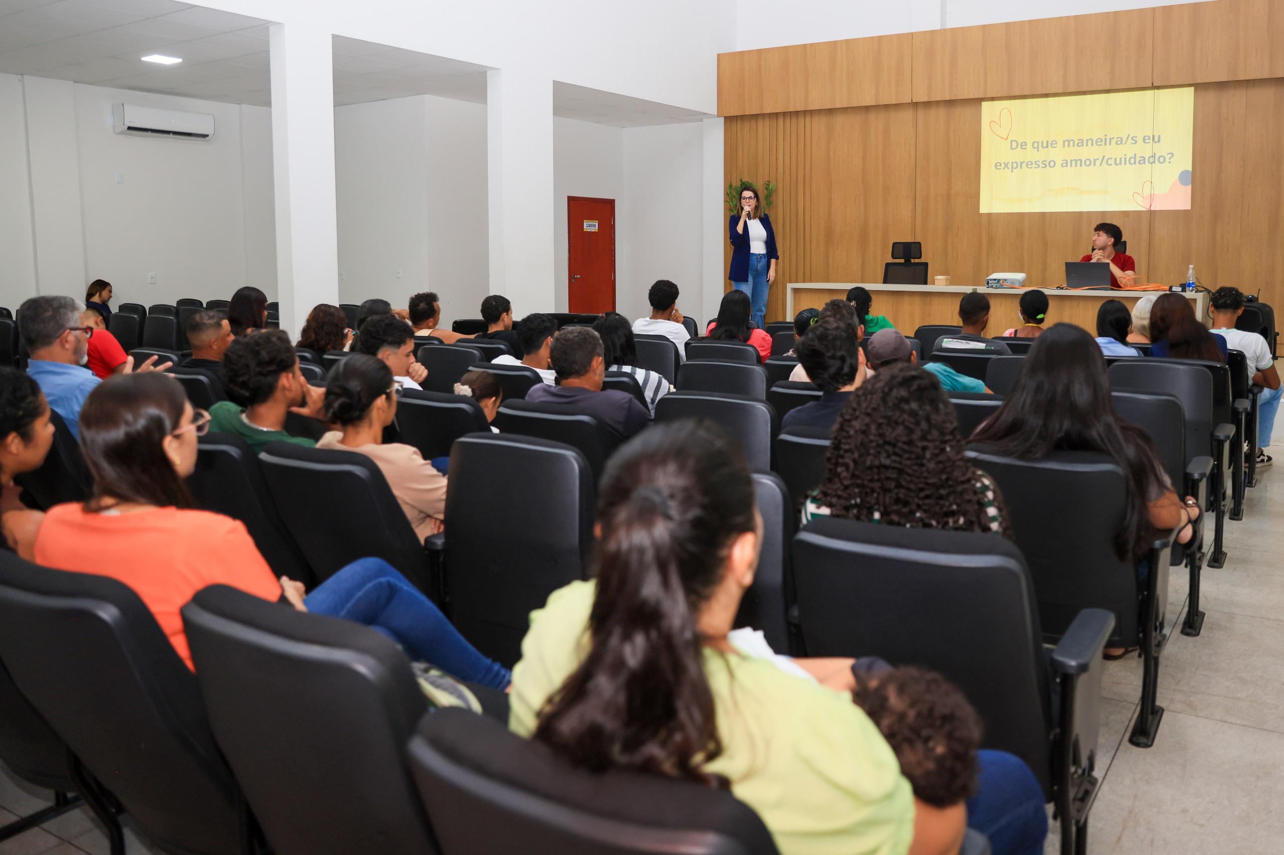 Formas de expressão de amor foi tópico de palestra durante oficina de integração