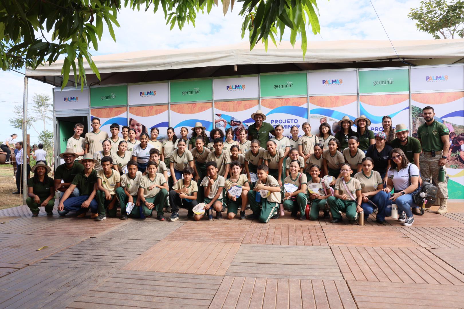 Doze escolas municipais participaram da programação na  Fazendinha