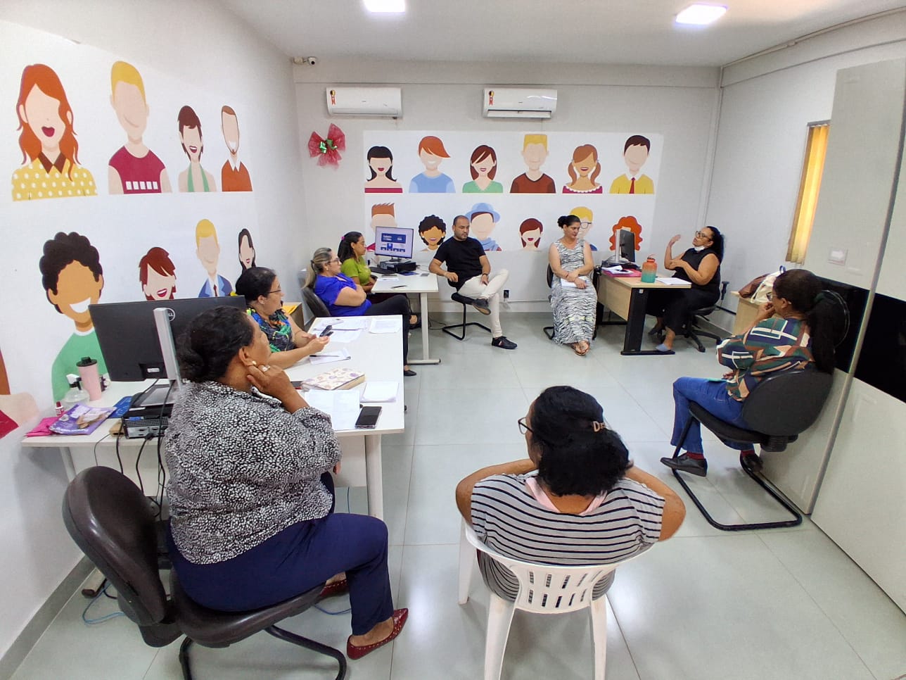 Prefeitura de Palmas promove encontro com servidores para alinhar atendimento do CadÚnico no Cras Kanela