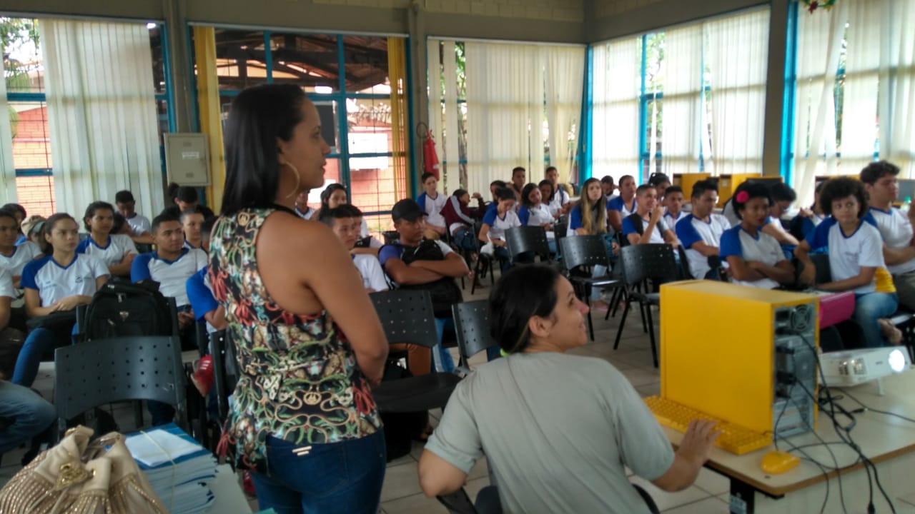 Cras Santa Bárbara e 6º BPM realizam bate-papo com jovens sobre drogas