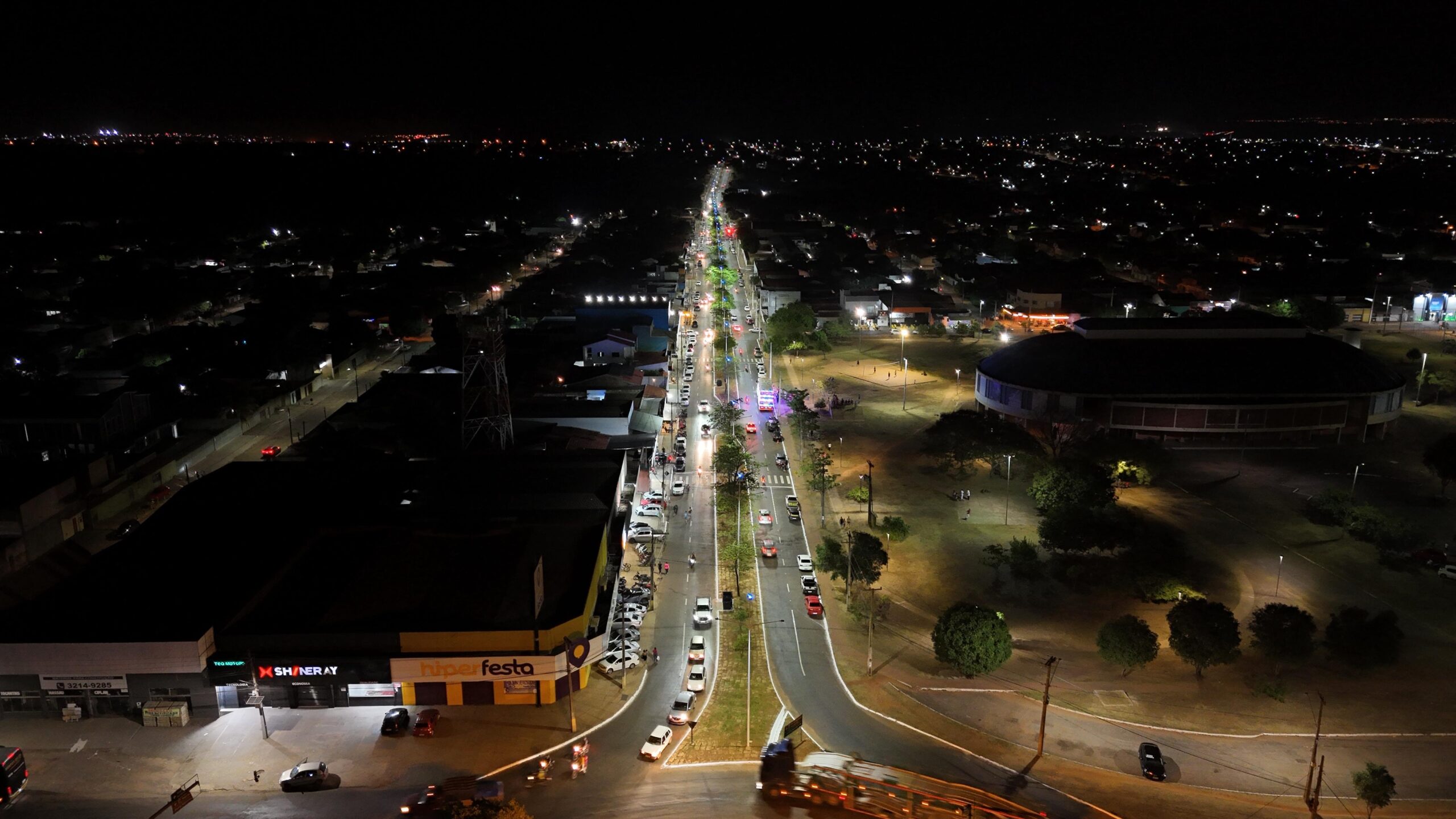 Moradores comemoram melhorias na infraestrutura da Avenida Goiás, no Jardim Aureny II