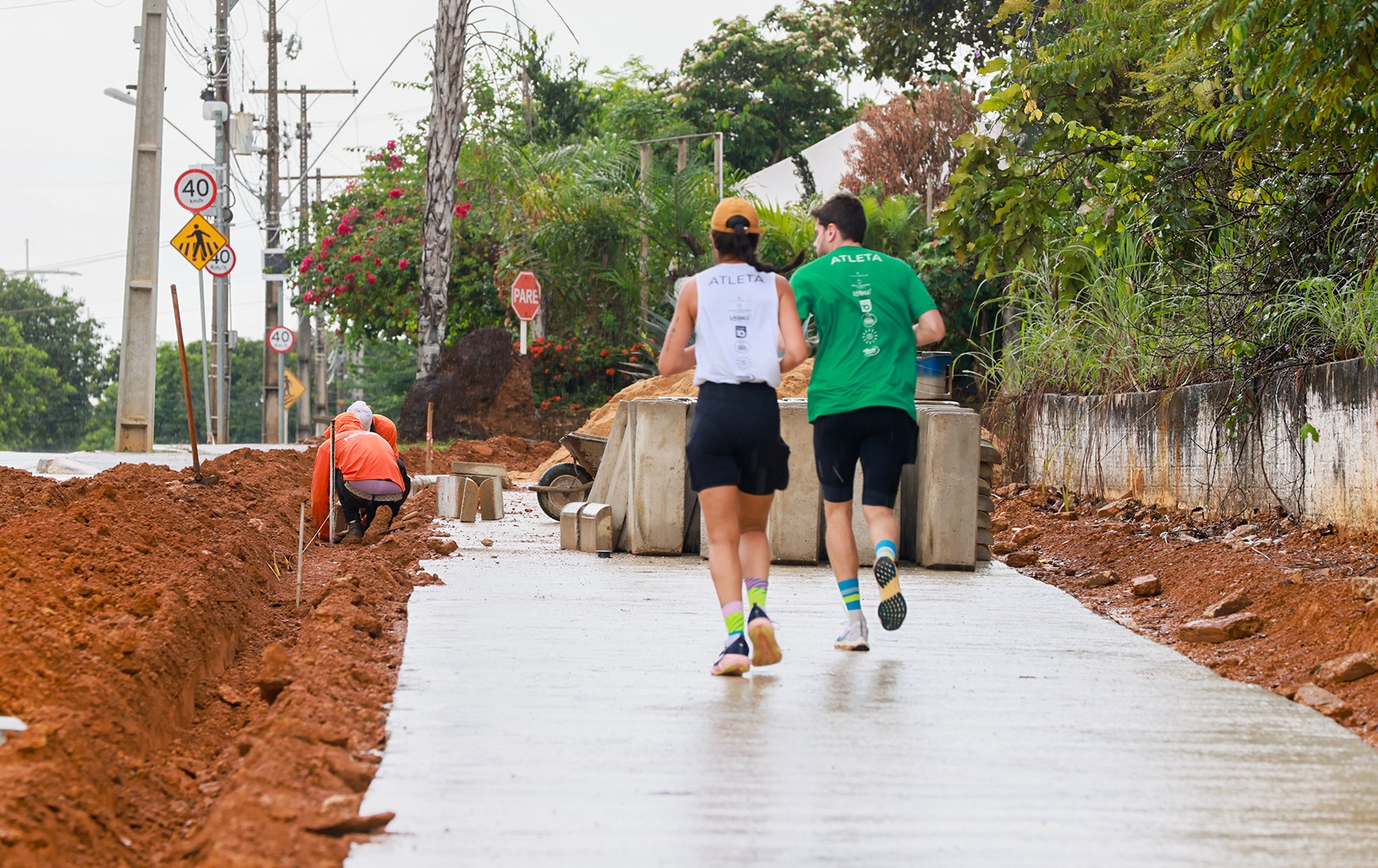 20/03/2025 - Construção de ciclovia e pista de caminhada na parte externa do Parque Cesamar próximo da Avenida NS-02