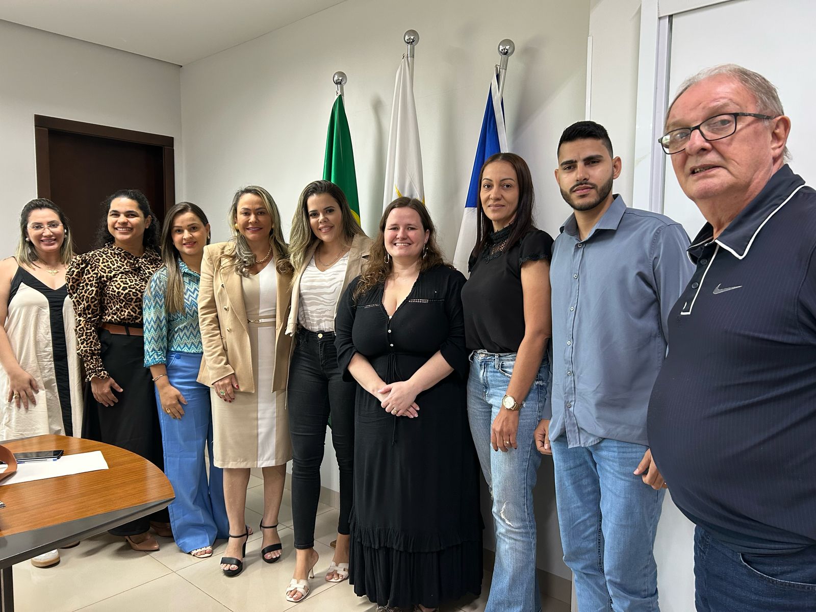 Secretários municipais de saúde e representantes durante reunião na Semus