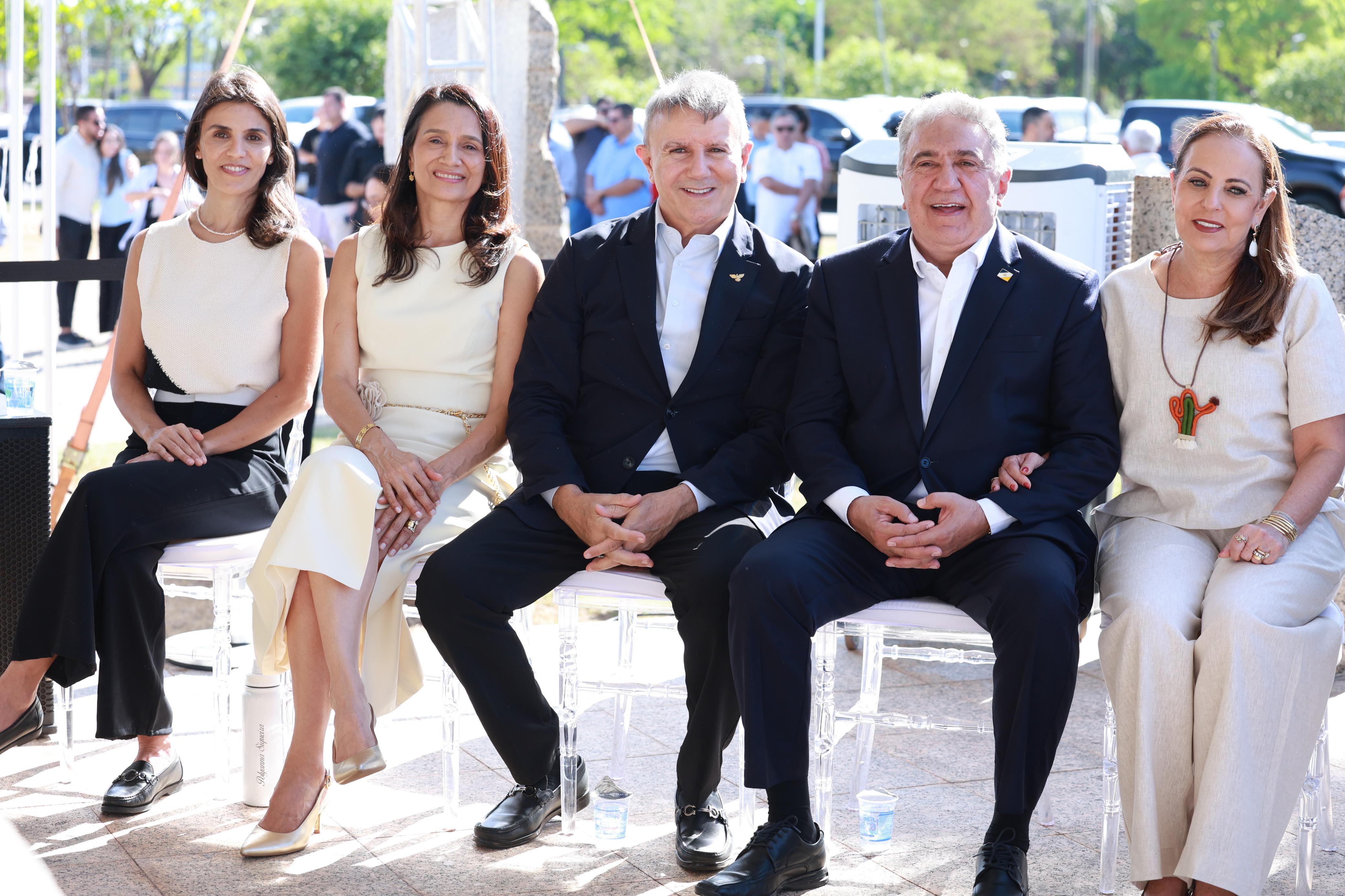 Eduardo Siqueira Campos esteve acompanhado da primeira-dama, Polyanna Siqueira Campos, e da filha, Gabriela Siqueira Campos