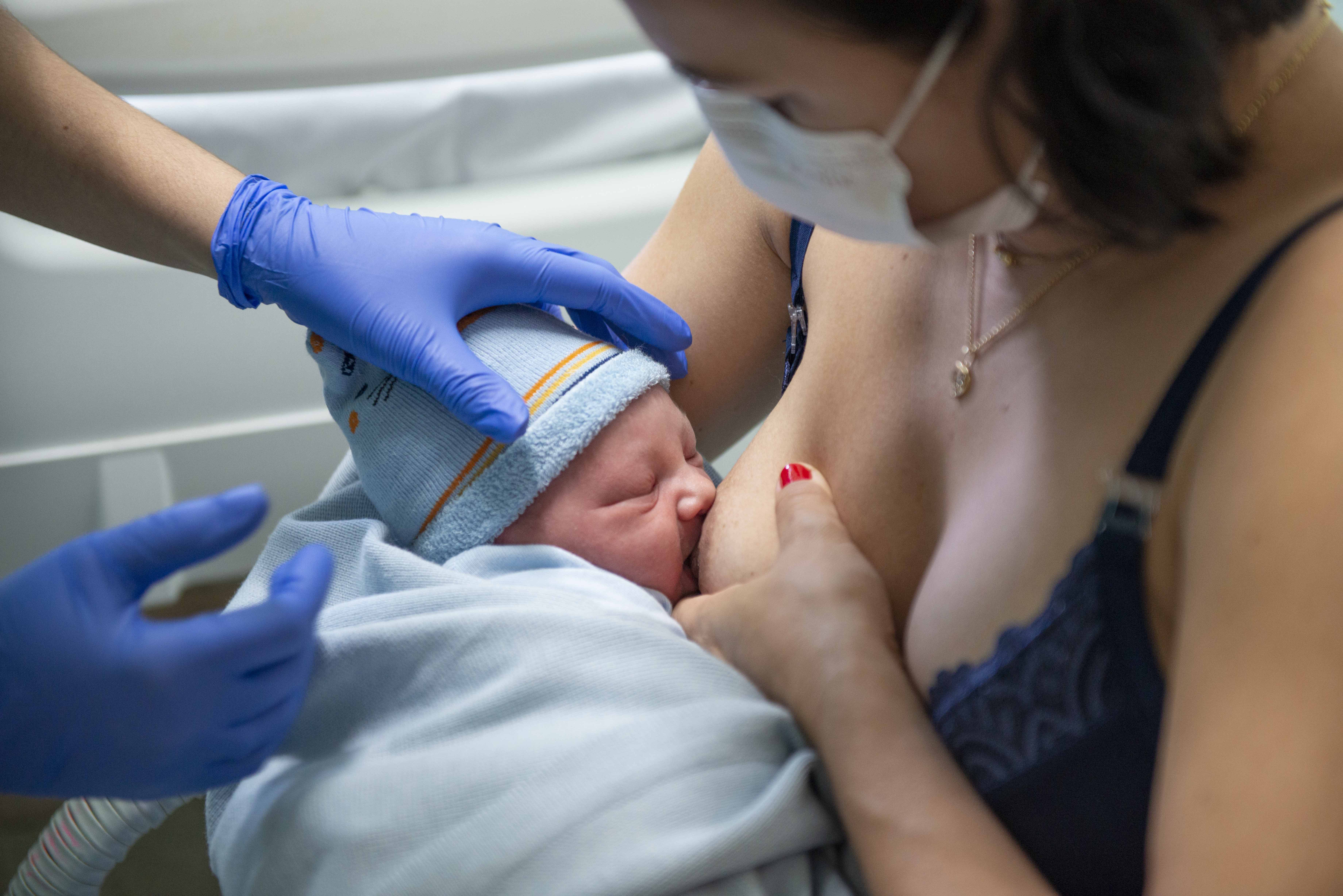 Residentes de enfermagem obstétrica da Fesp se preparam para o Dia D do Aleitamento Materno