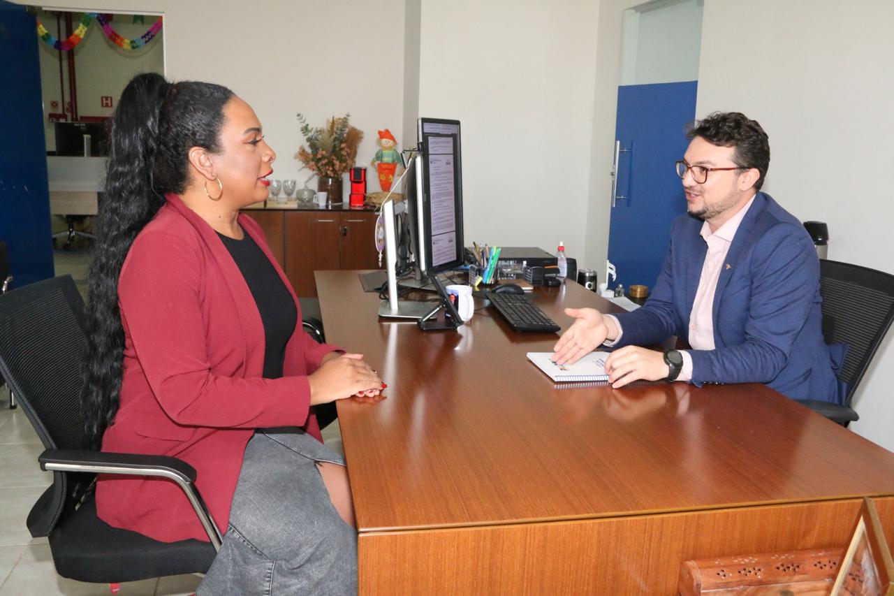 Servidora efetiva da Prefeitura de Palmas é a primeira mulher trans que conquista doutorado em Educação pela UFT