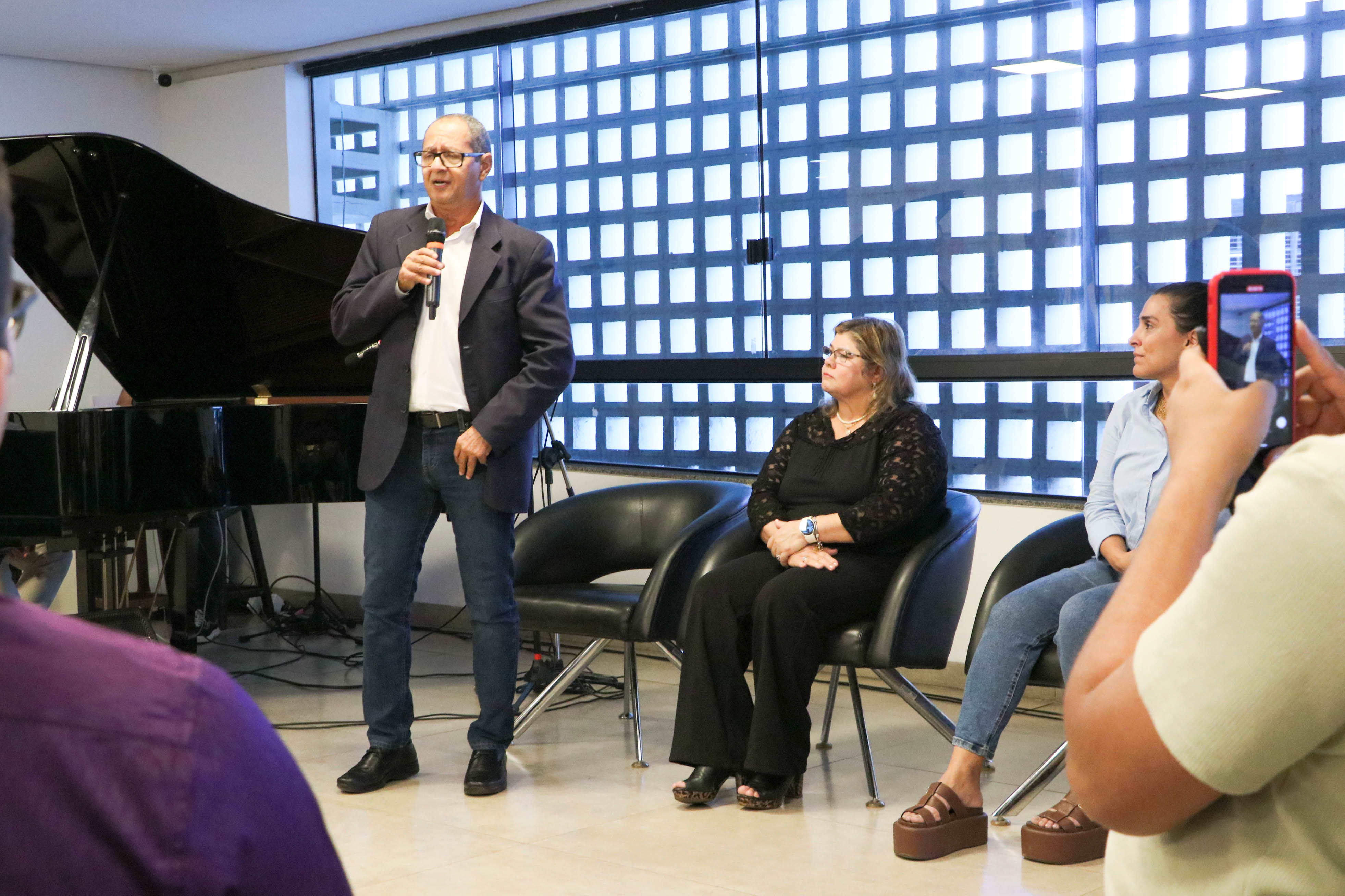 “Tudo se constrói a várias mãos”, afirmou o secretário Soró ao se dispor a ajudar o Conselho na promoção da cultura em toda a Capital