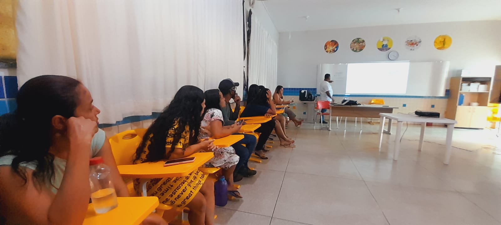 Servidores da ETI Fidêncio Bogo participam de formação sobre relacionamento interpessoal